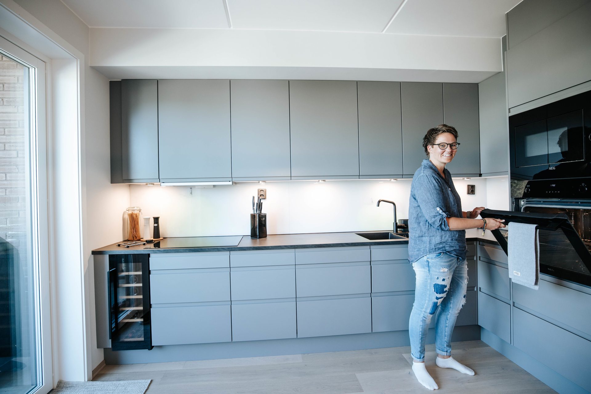 Cabinetry, Countertop, Kitchen, Grey, Flooring, Floor