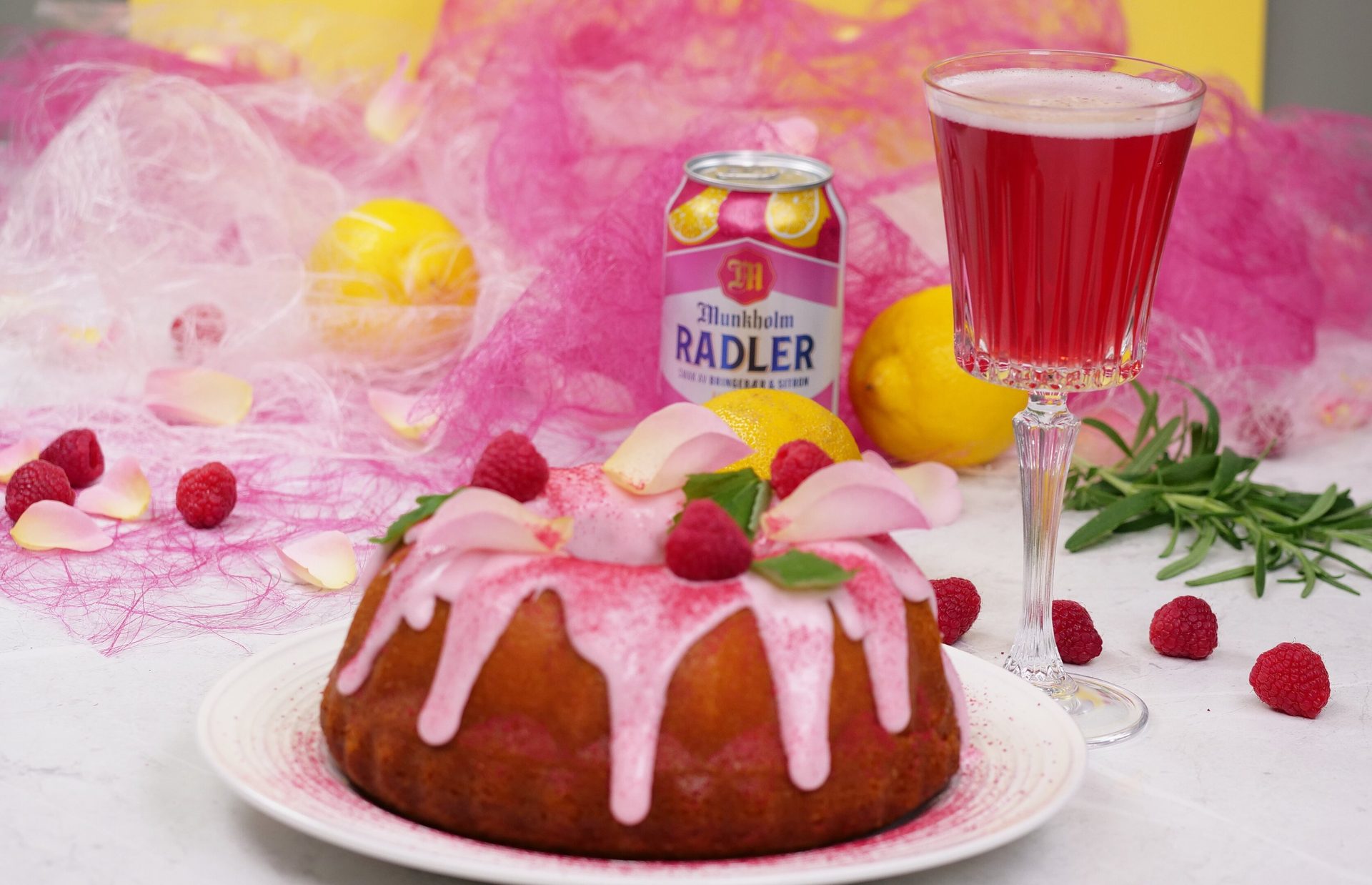 Cake decorating supply, Food, Tableware, Ingredient, Recipe, Plate, Cuisine