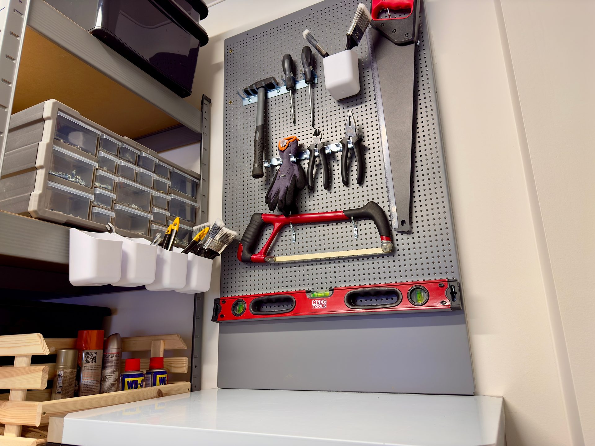 Hand tool, Household hardware, Shelving