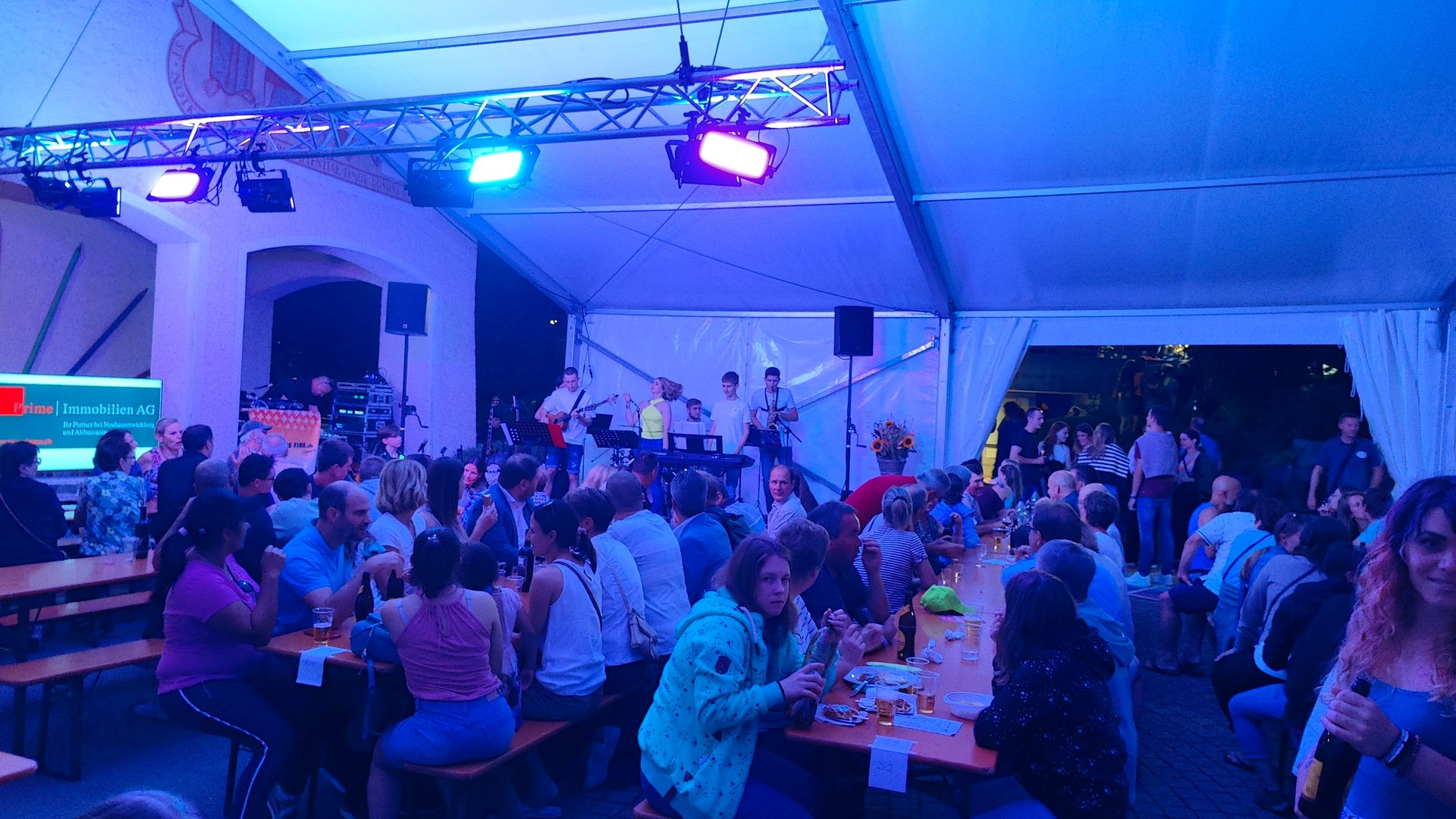 Social group, Blue, Purple, Fashion, Entertainment, Dress, Violet, Leisure, Crowd, Building