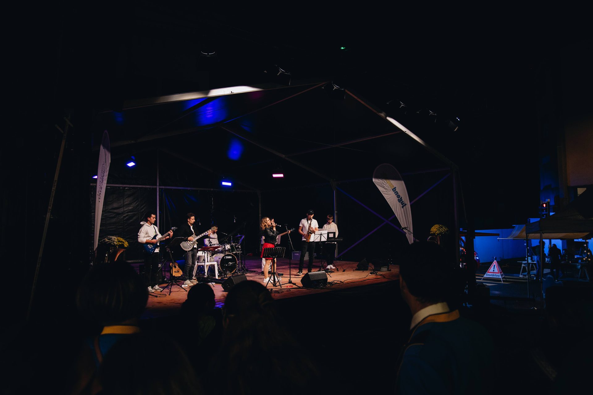 Performing Arts, Public event, Music venue, Entertainment, Stage, Performance, Lighting, Musician, Concert