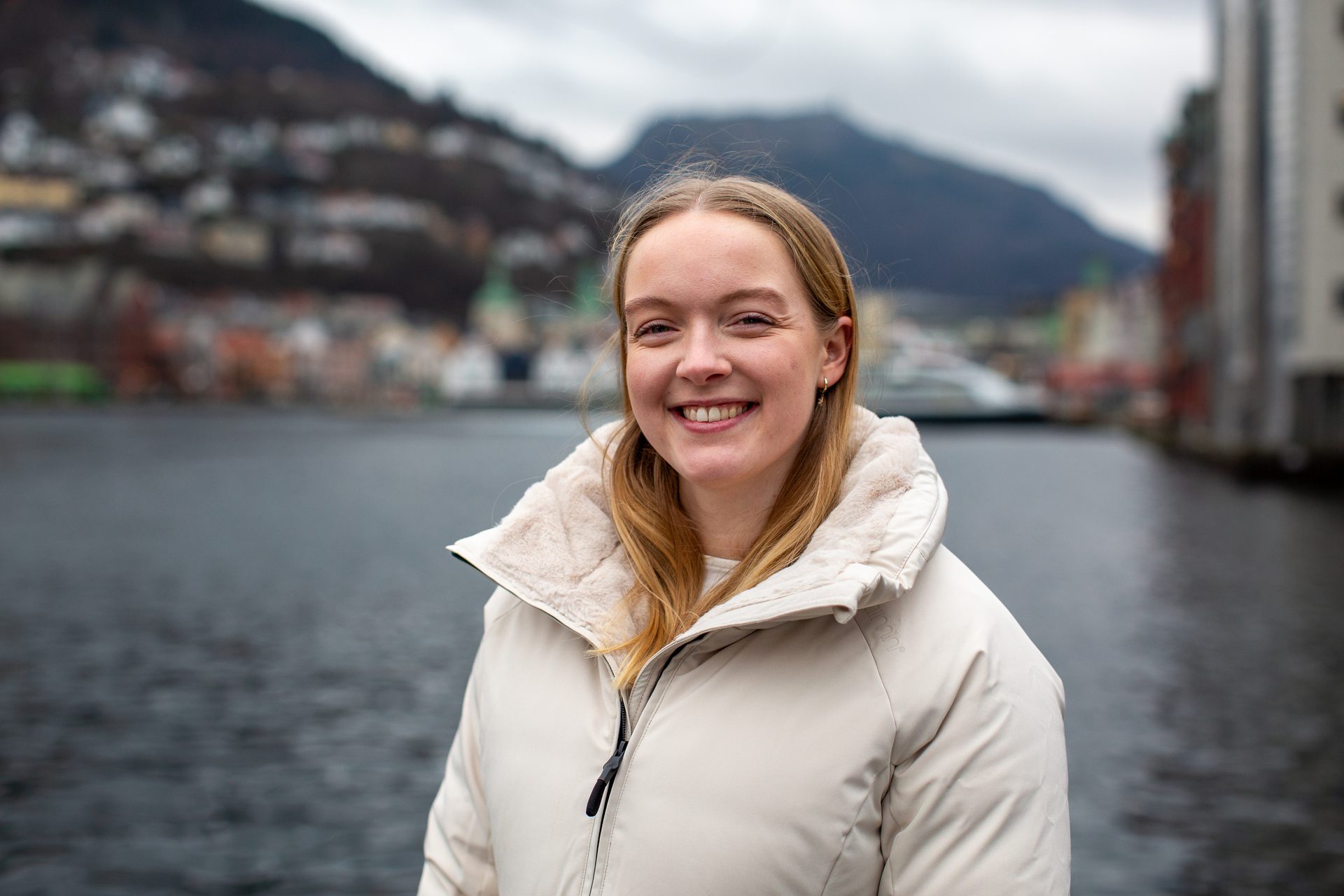 Facial expression, Happiness, Smile, Beauty, Eye, Winter