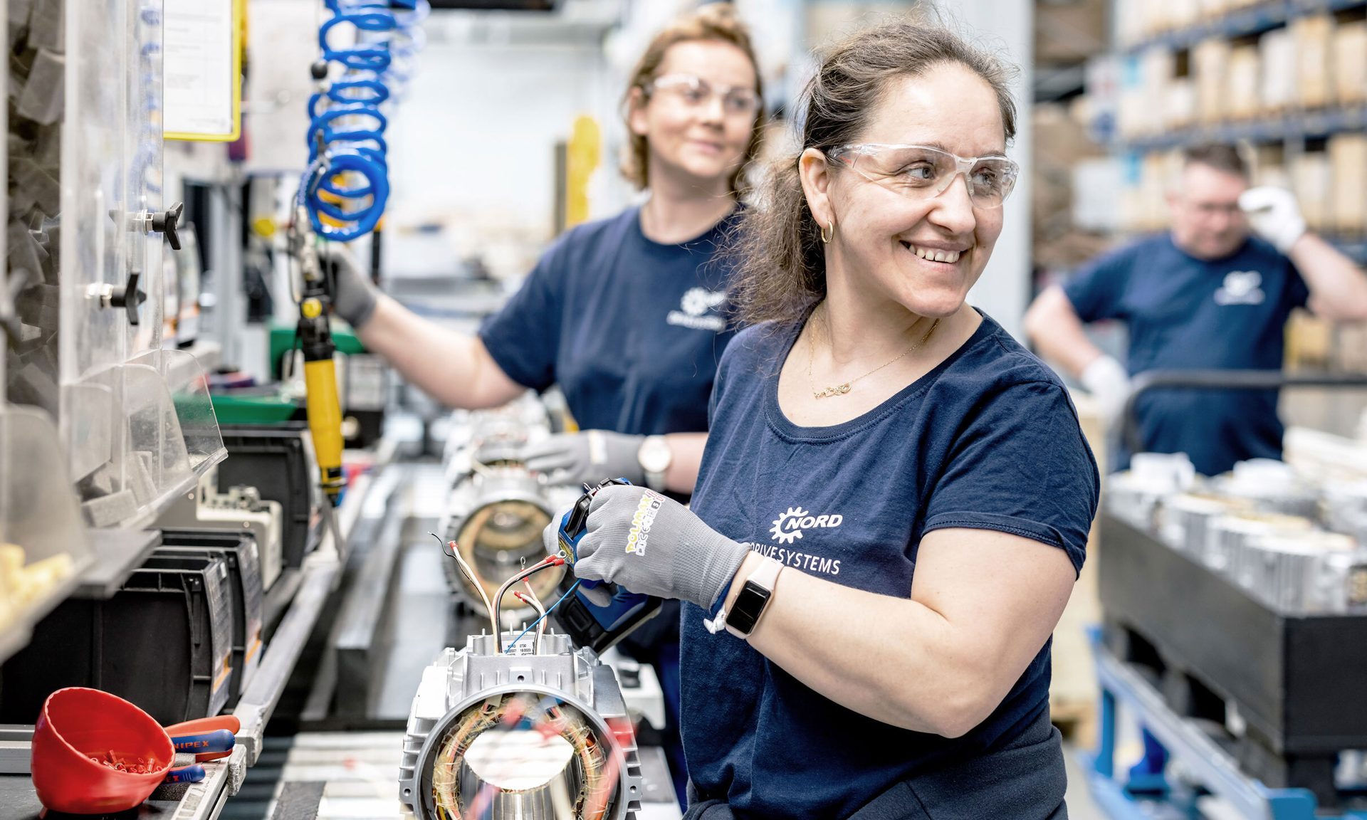 Motor vehicle, Smile, Product, Blue, T-shirt, Engineering