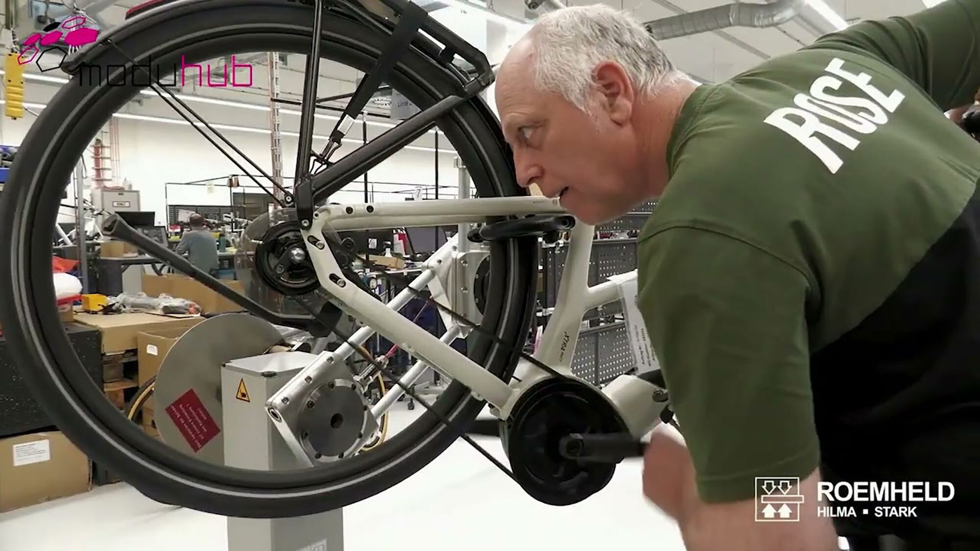 Bicycle tire, Automotive design, Wheel, Crankset
