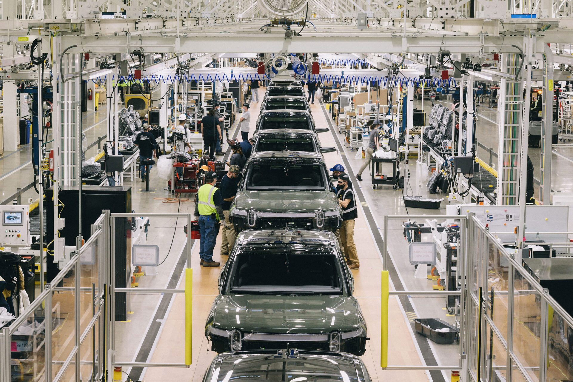 Mode of transport, Motor vehicle, Automotive design, Customer, Retail