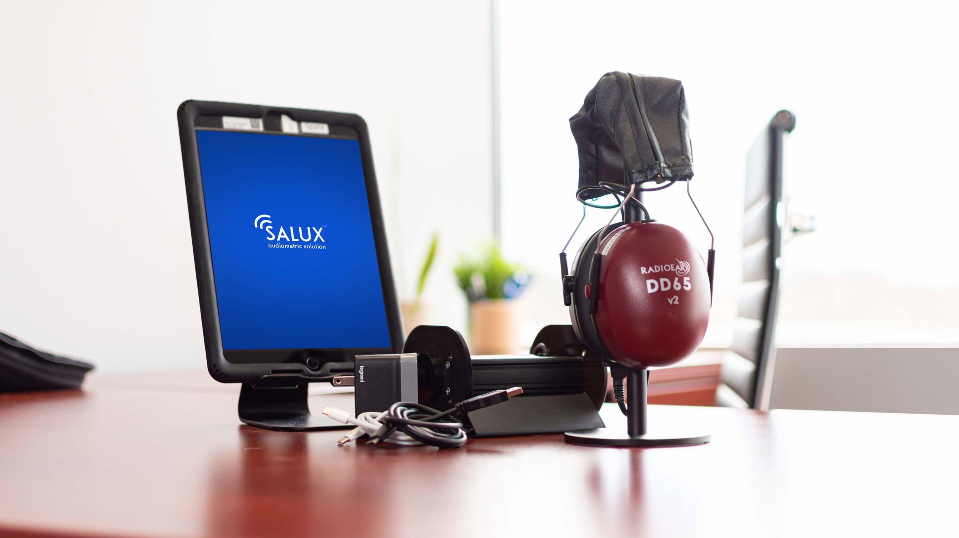 Portable communications device, Personal computer, Audio equipment, Table, Watch, Telephony, Gadget