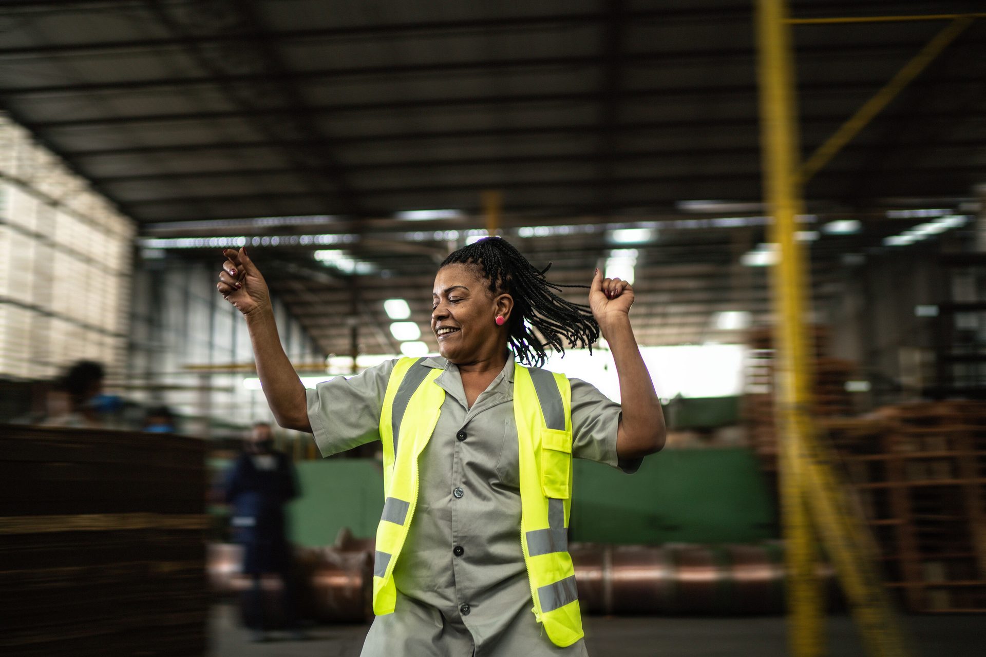 Flash photography, High-visibility clothing, Gesture, Smile, Vest, Workwear