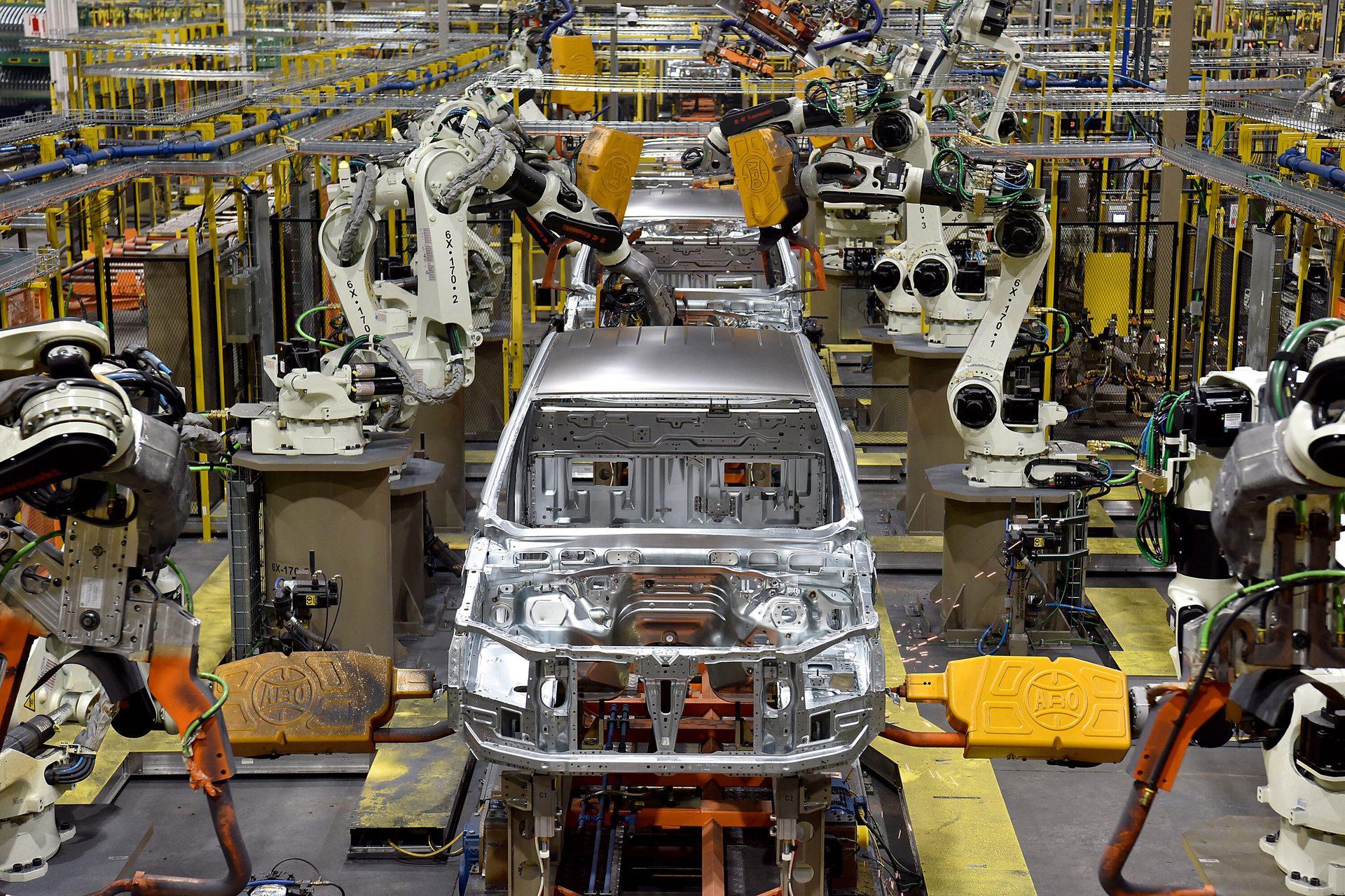 Mode of transport, Motor vehicle, Automotive lighting, Car, Hood