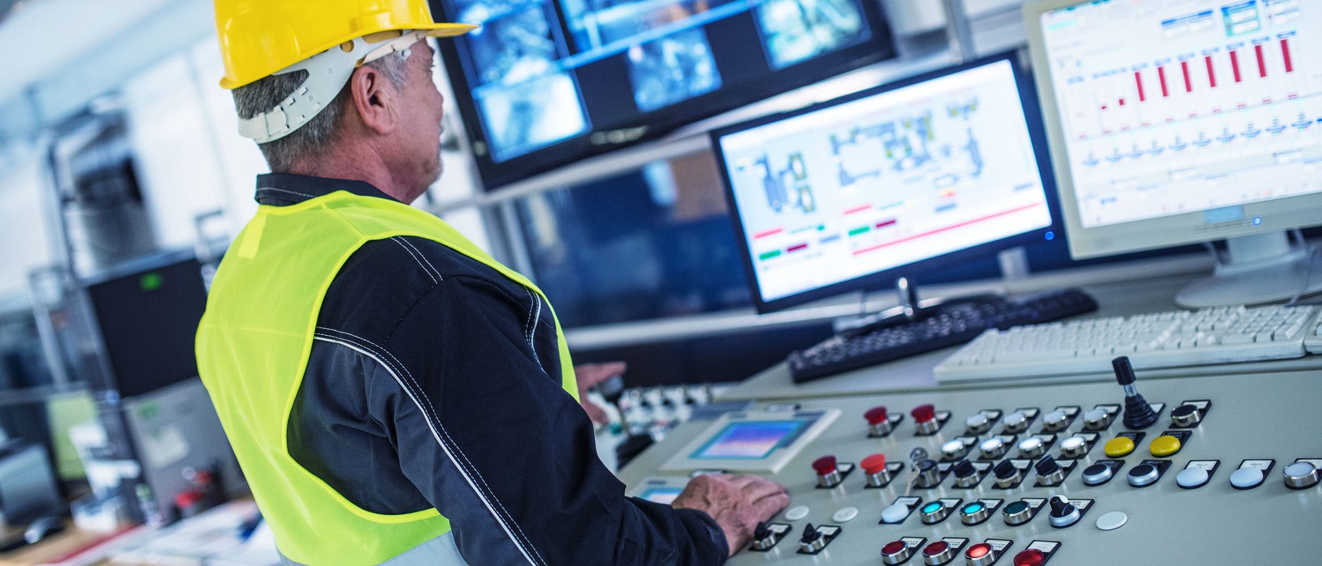 Hard hat, High-visibility clothing, Helmet, Workwear, Computer