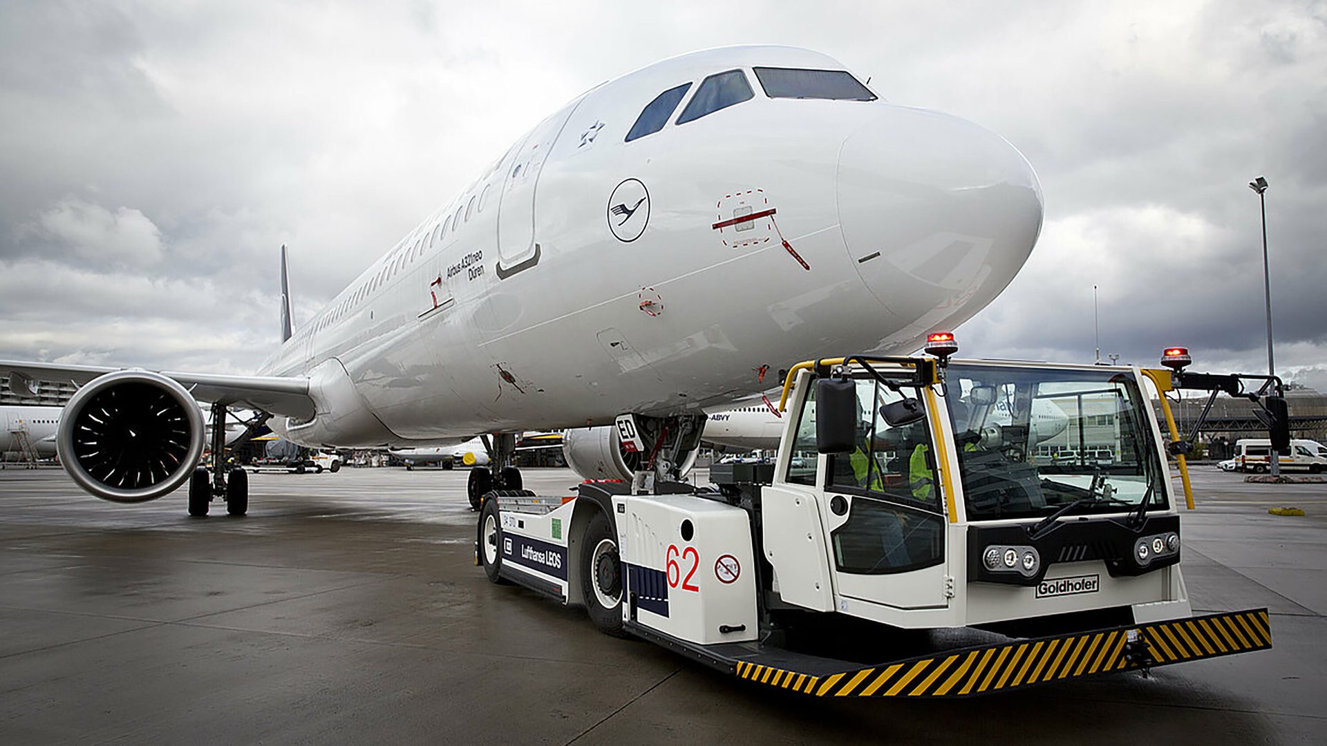 Jet engine, Aerospace manufacturer, Air travel, Sky, Vehicle, Tire, Cloud, Airplane, Aircraft, Wheel