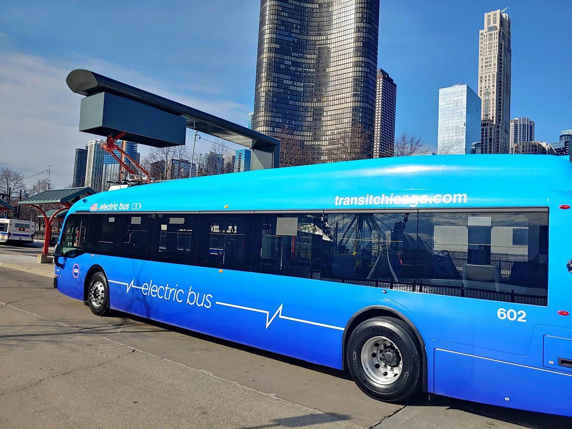 Tour bus service, Motor vehicle, Tire, Wheel, Sky, Building, Skyscraper, Architecture