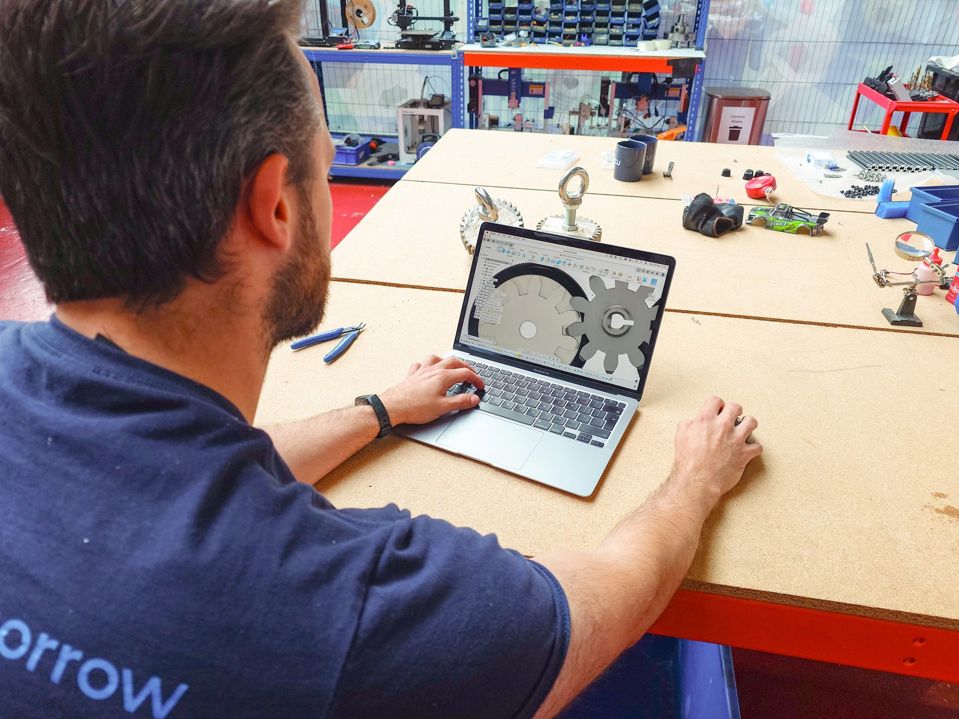 Electronic device, Desk, Technology, Electronics, Gadget, Engineering, Computer, Machine