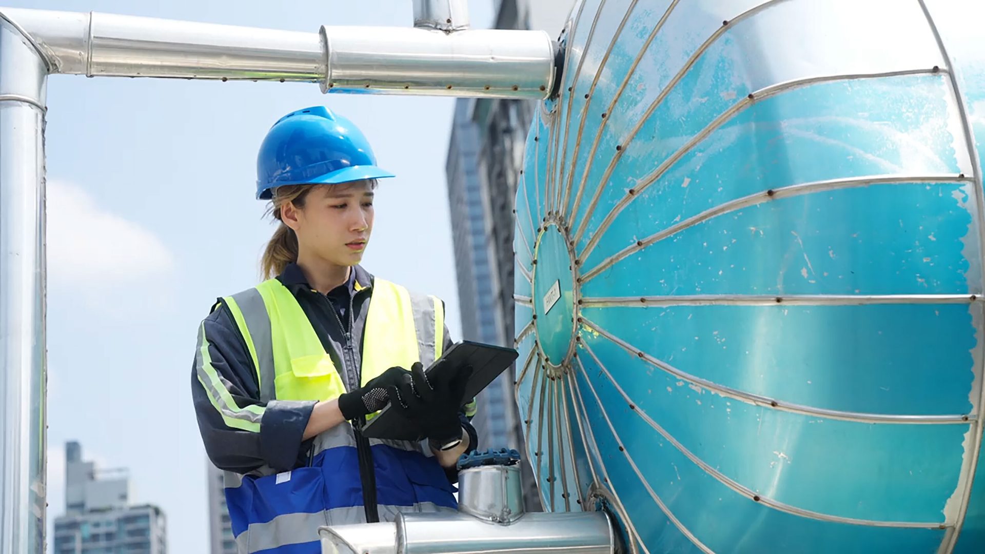 Hard hat, Sky, Workwear, Helmet, Building, Tradesman, Engineer