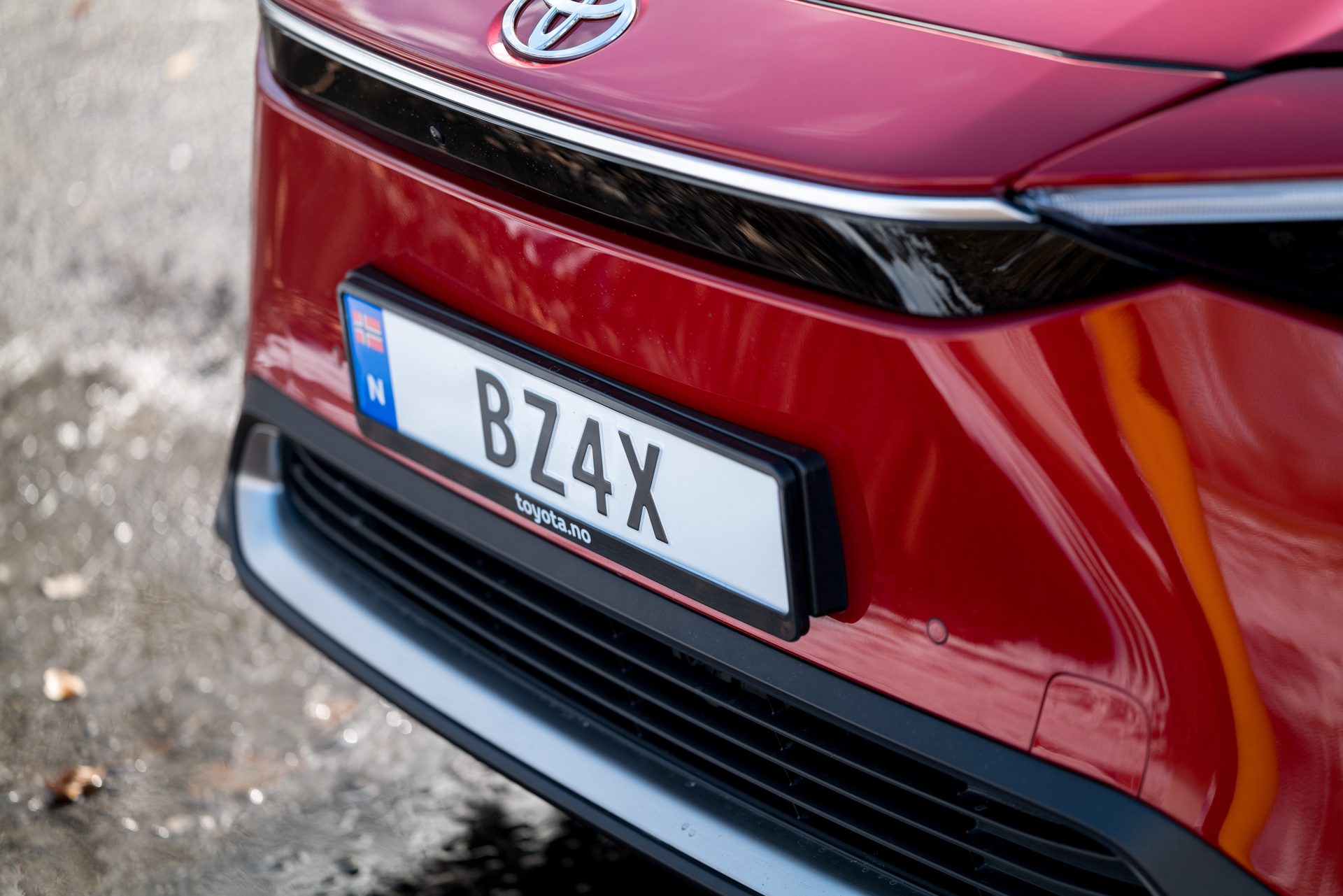 Automotive tail & brake light, Vehicle registration plate, Car, Grille, Hood