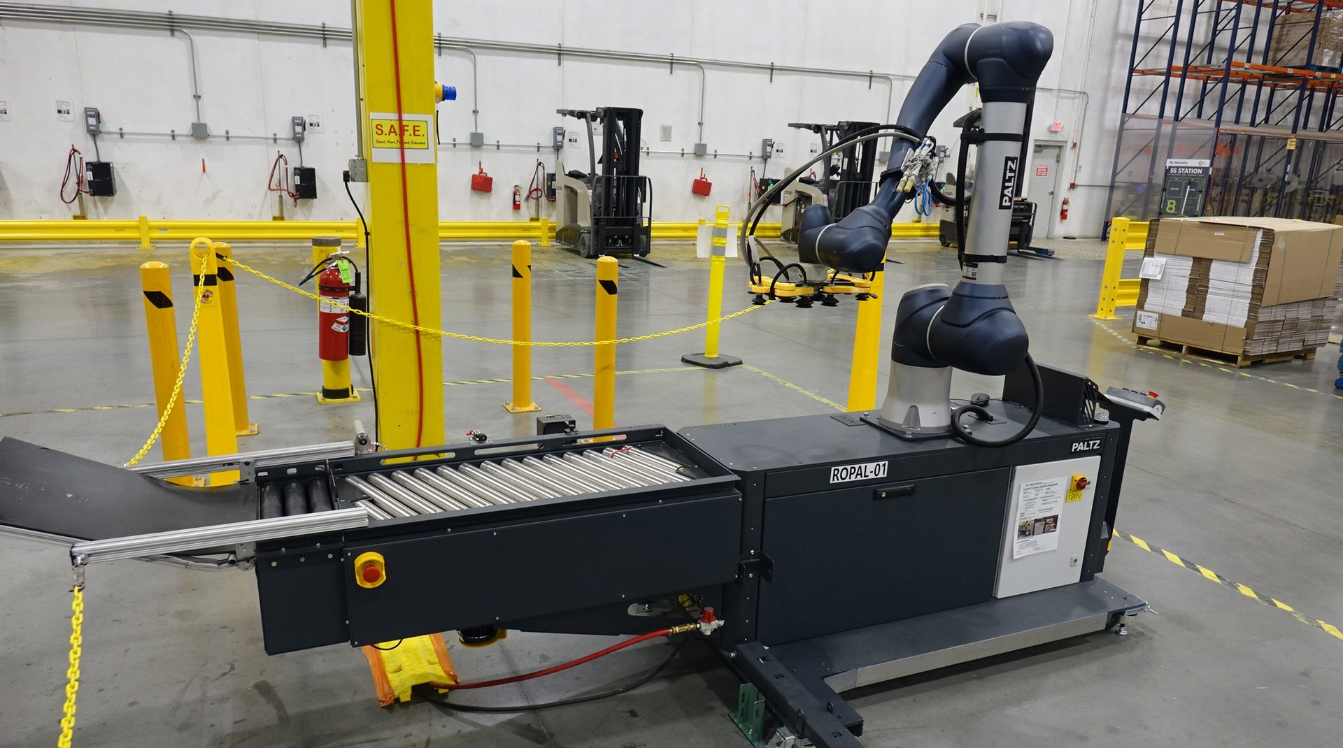 Image of a palletizing robot.