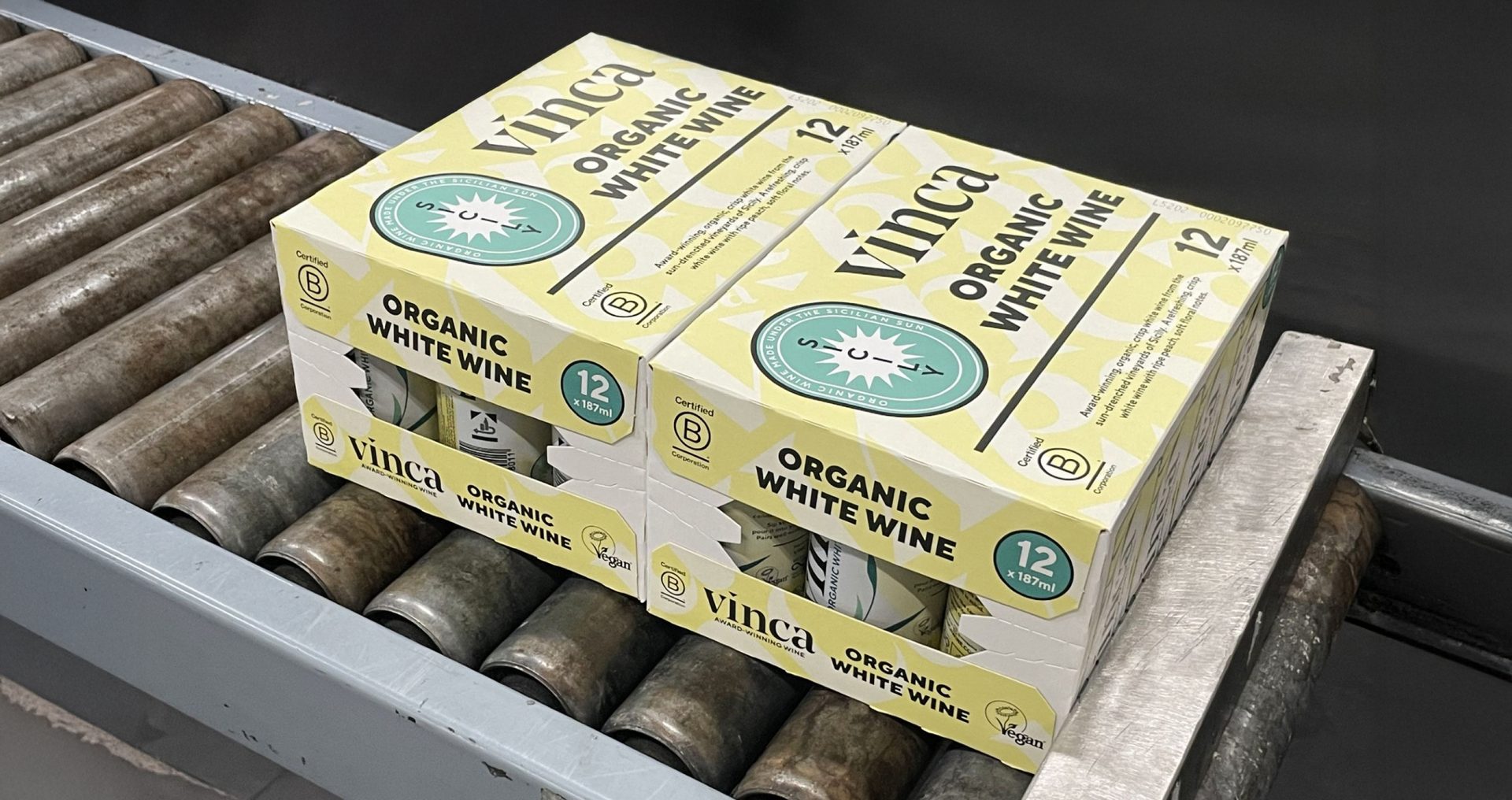 Kingsland’s canned wine in MM Packaging’s full enclosed multipack on a conveyor belt