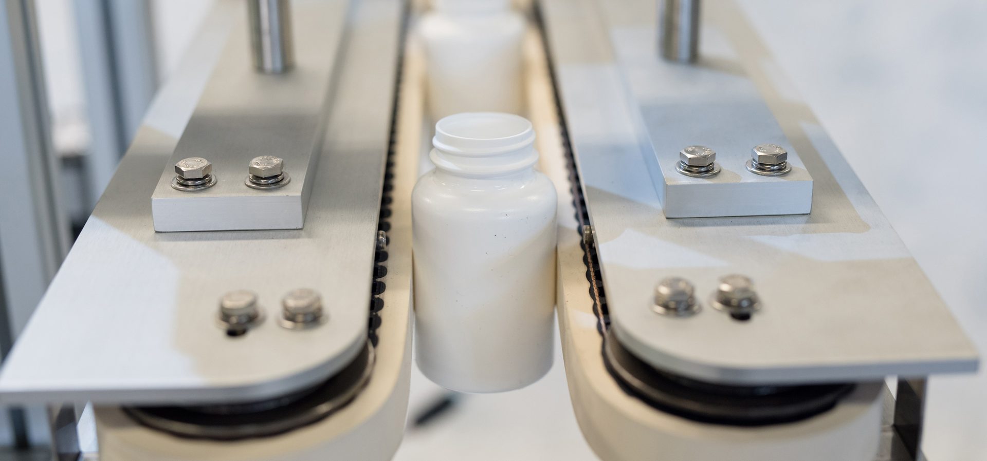 The Pharmafill BCV1 Bottomless Conveyor from Deitz Co.