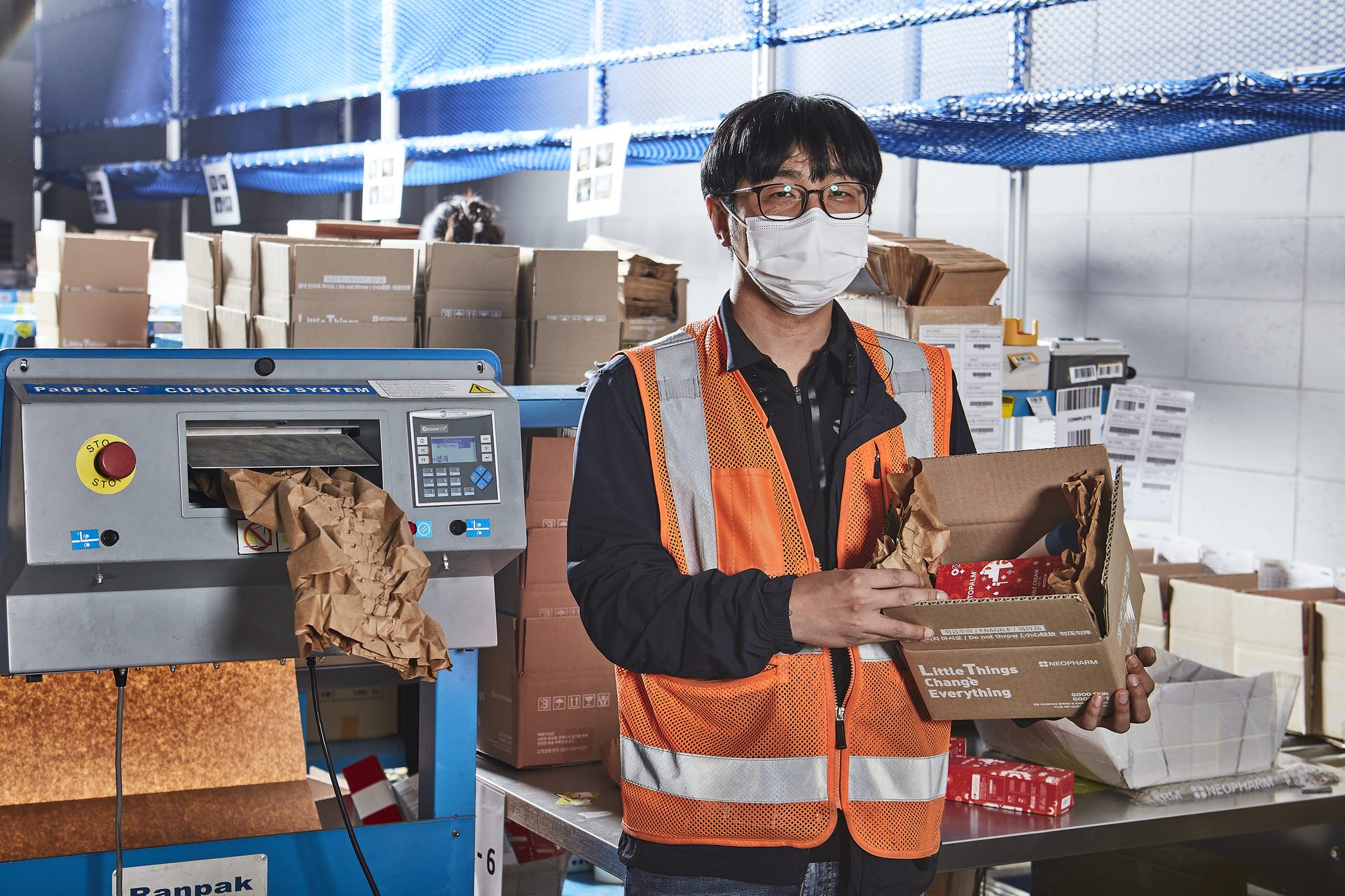 PadPak&#xAE; LC converters use kraft paper, fan-folding it into light cushioning pads 