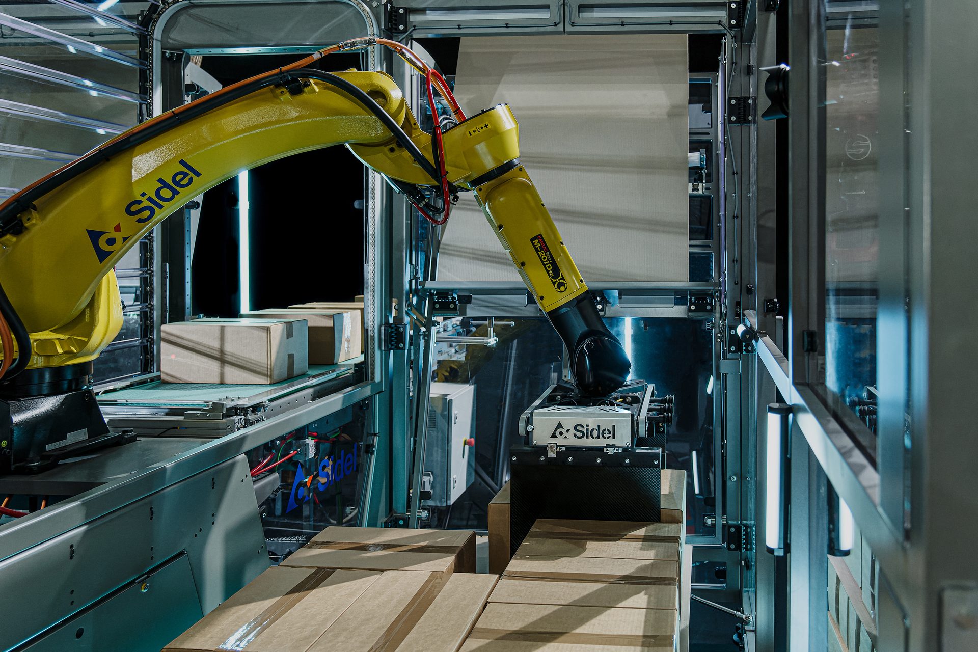 PMMI reports that CPG companies are turning to warehouse automation solutions. Sidel’s compact palletizing unit combining robotics and cobotics — the RoboAccess_Pal S — embeds three new patented features to provide an even higher level of agility, operability and compactness