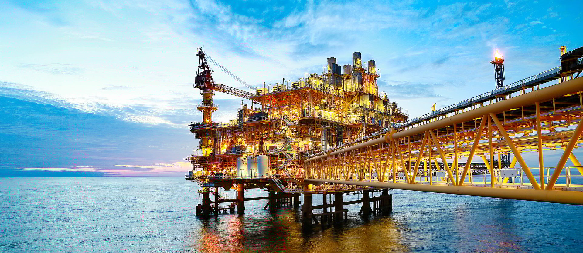 Offshore construction platform for production oil and gas