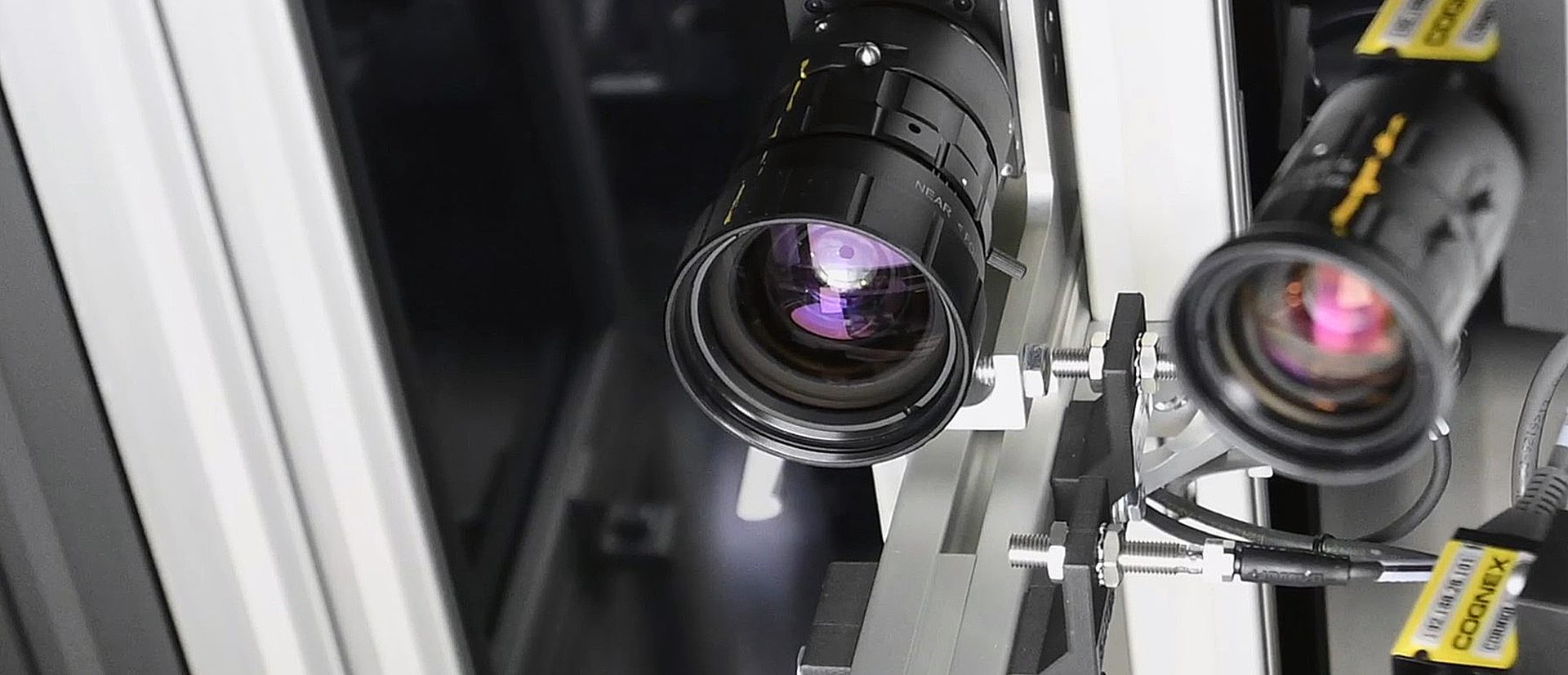 Cameras &#x26; optics, Camera lens, Flash photography, Automotive design, Audio equipment, Purple, Gadget
