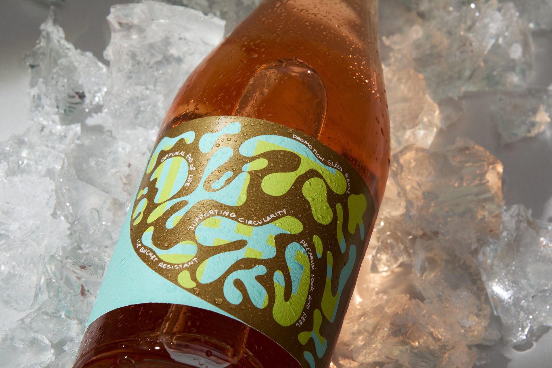 Bottle on a bed of ice utilizing one of Fedrigoni’s wash-off labels.