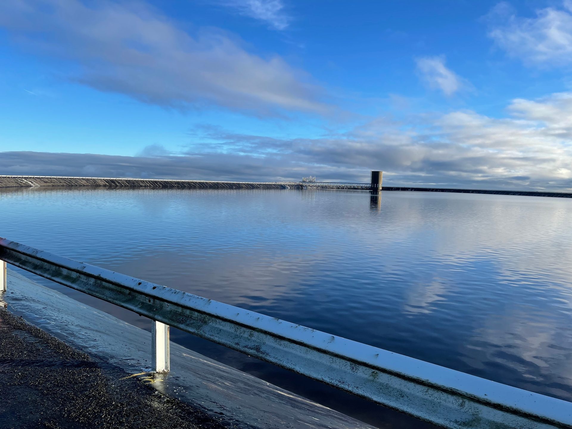 Water resources, Natural landscape, Cloud, Sky, Azure, Dusk, Lake, Bank, Horizon