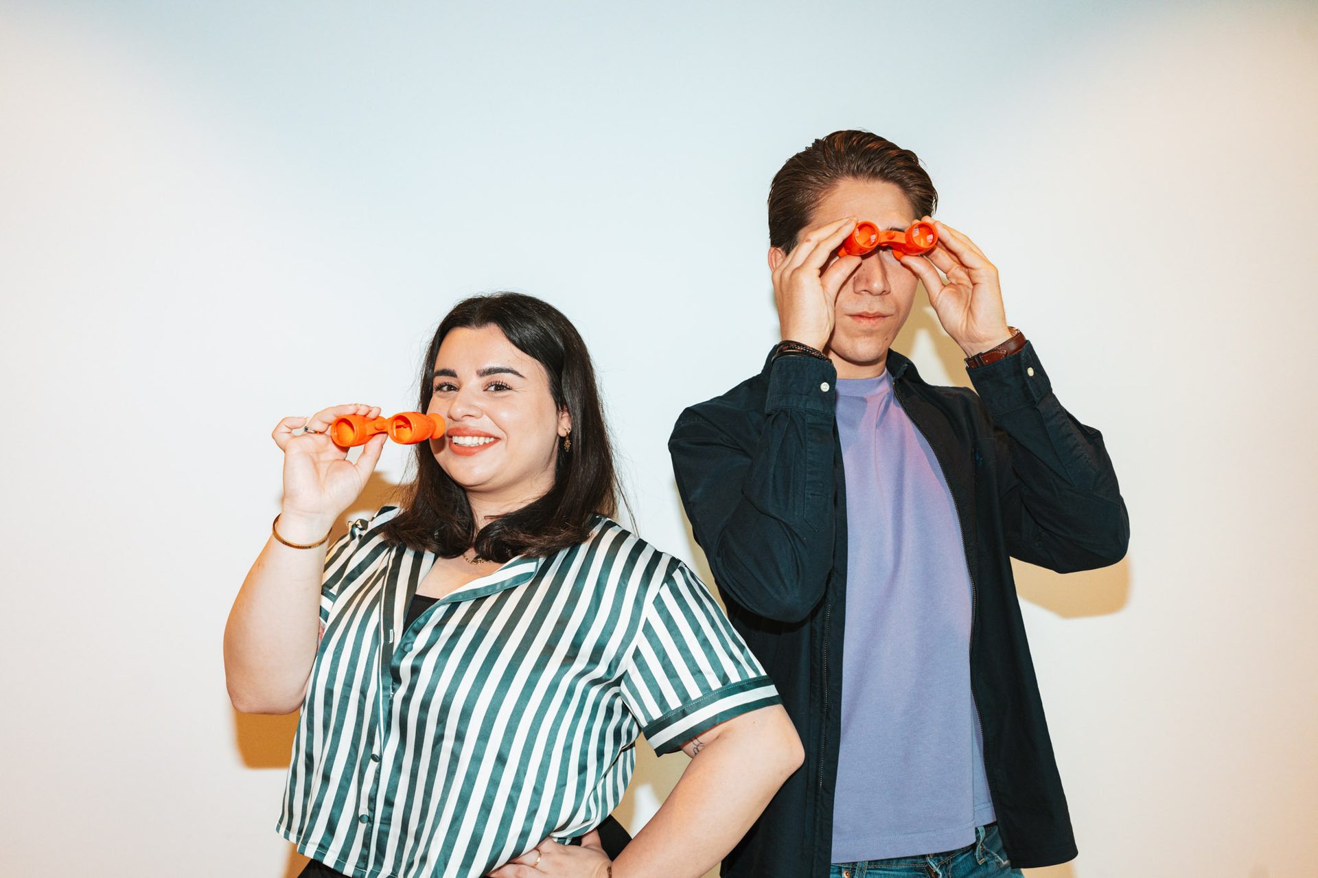 Facial expression, Flash photography, Face, Hand, Hairstyle, Outerwear, Arm, Shoulder, Sleeve, Happy