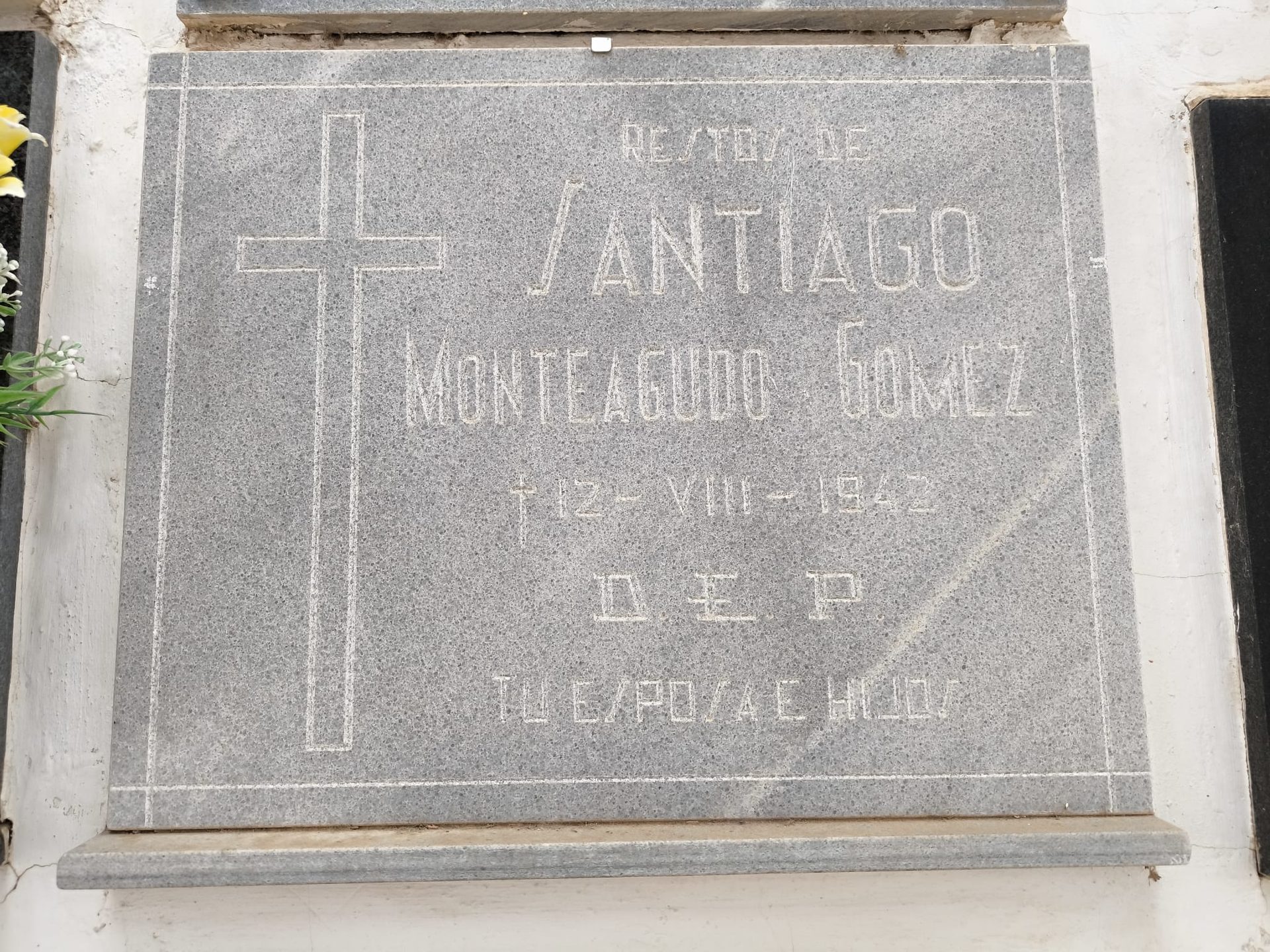 Commemorative plaque, Text, Font, Memorial, Concrete