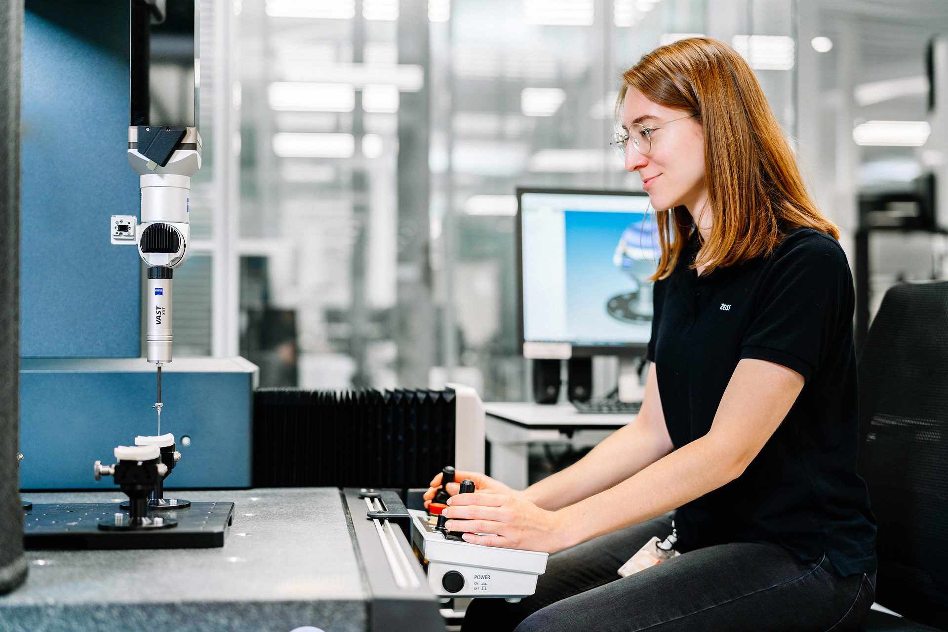 ZEISS offers a validation service to support customers using ZEISS CMMs and CALYPSO metrology software, in addition to online training courses.