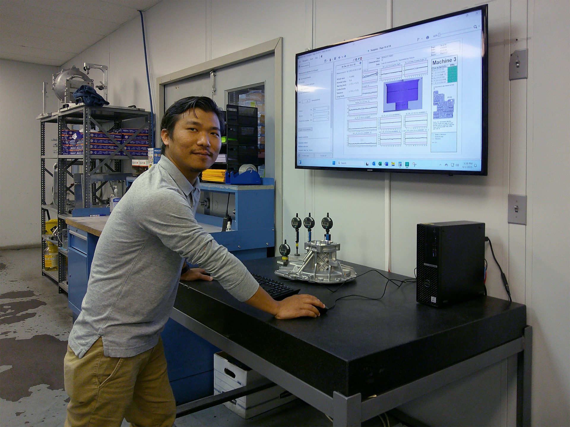 Quality Auditor Kam Khai monitors measurements from various machines using ZEISS PiWeb.