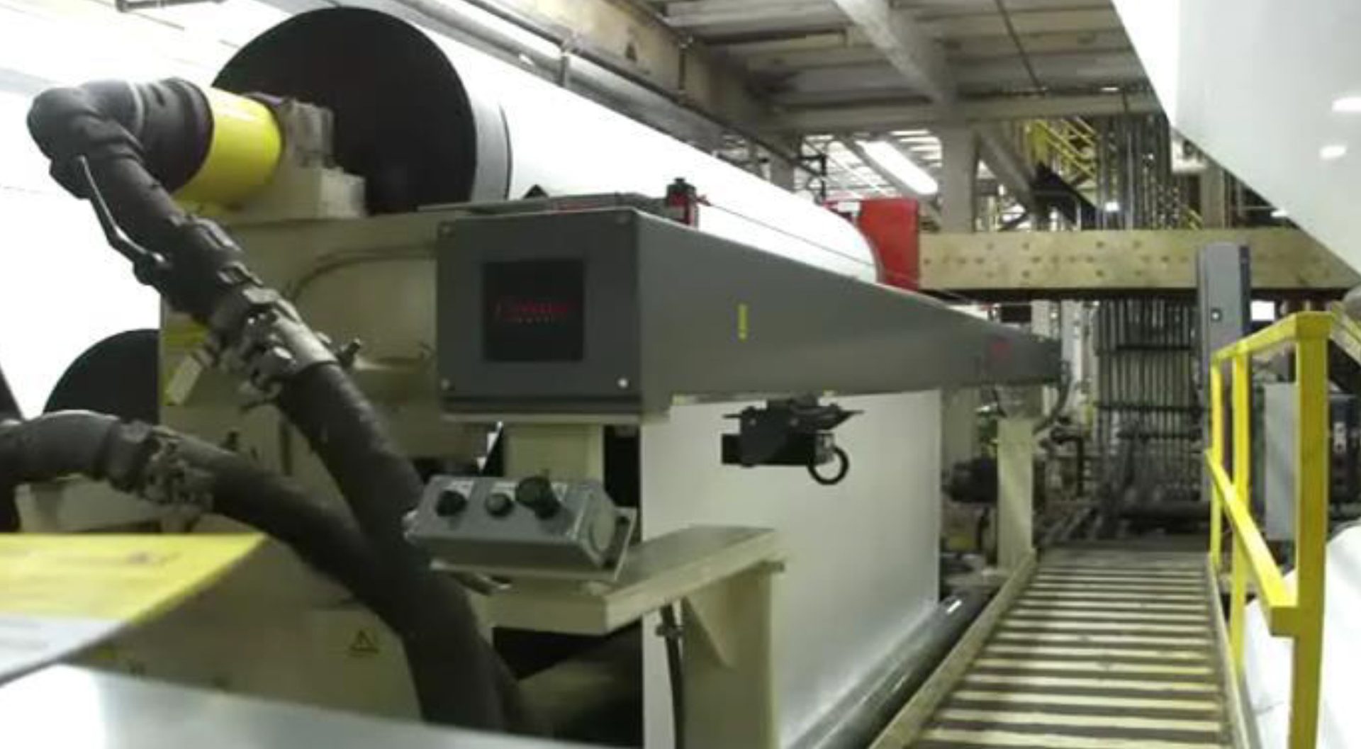 A rail-mounted THz sensor inspecting the quality of polymer sheet on a roll-to-roll machine 