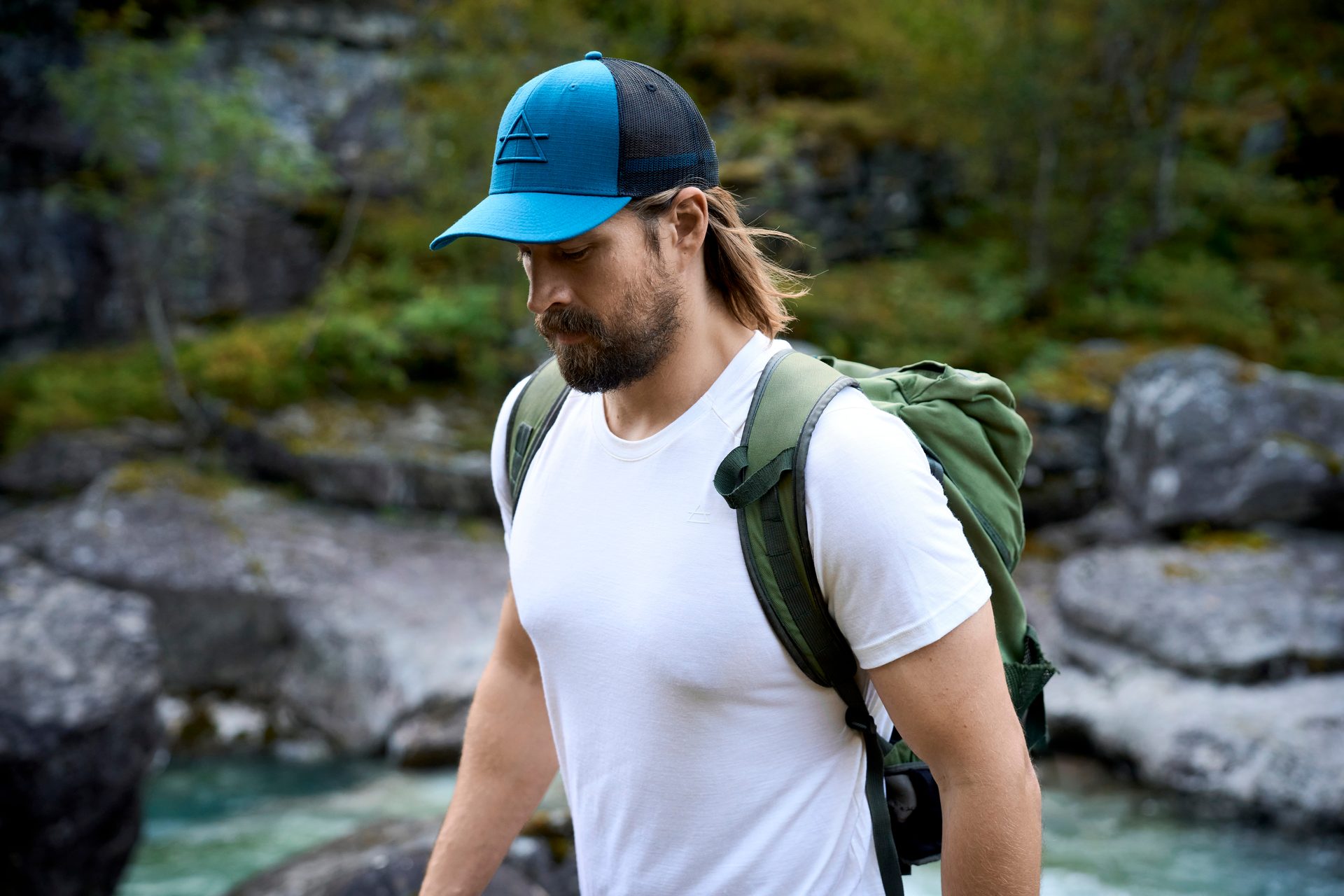 Outdoor recreation, Baseball cap, Water, Neck, T-shirt, Plant, Yellow, Vest, Eyewear