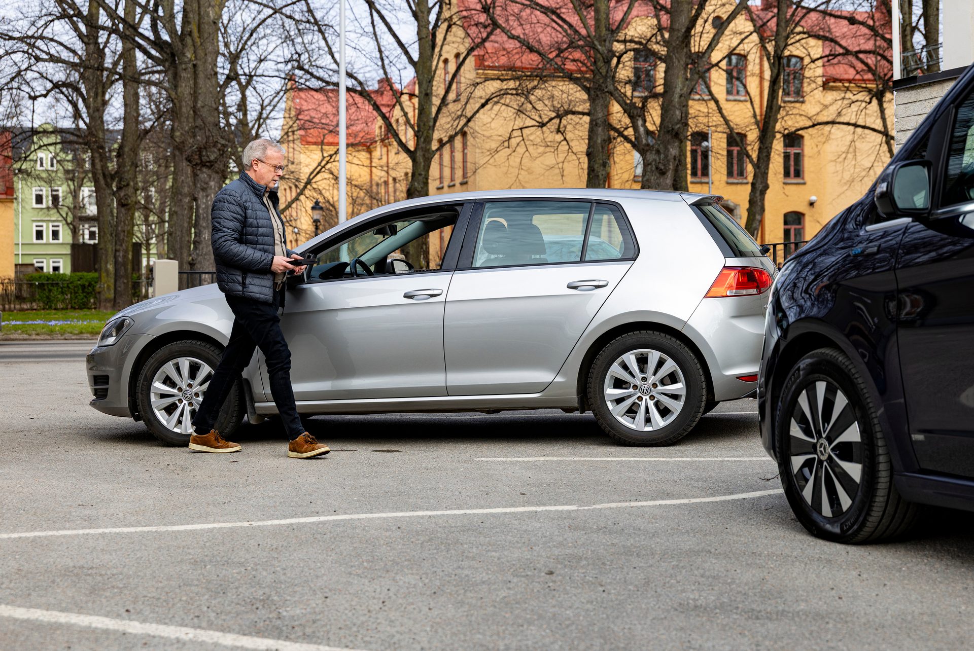 Land vehicle, Automotive Exterior, Car door, Tire, Wheel