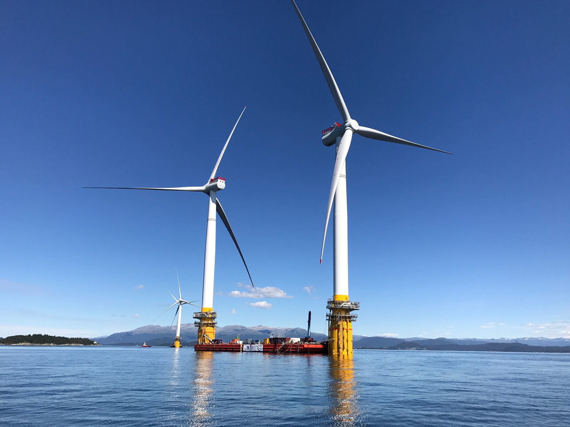 Wind farm, Natural landscape, Sky, Water, Windmill, Fluid, Turbine, Lake, Electricity