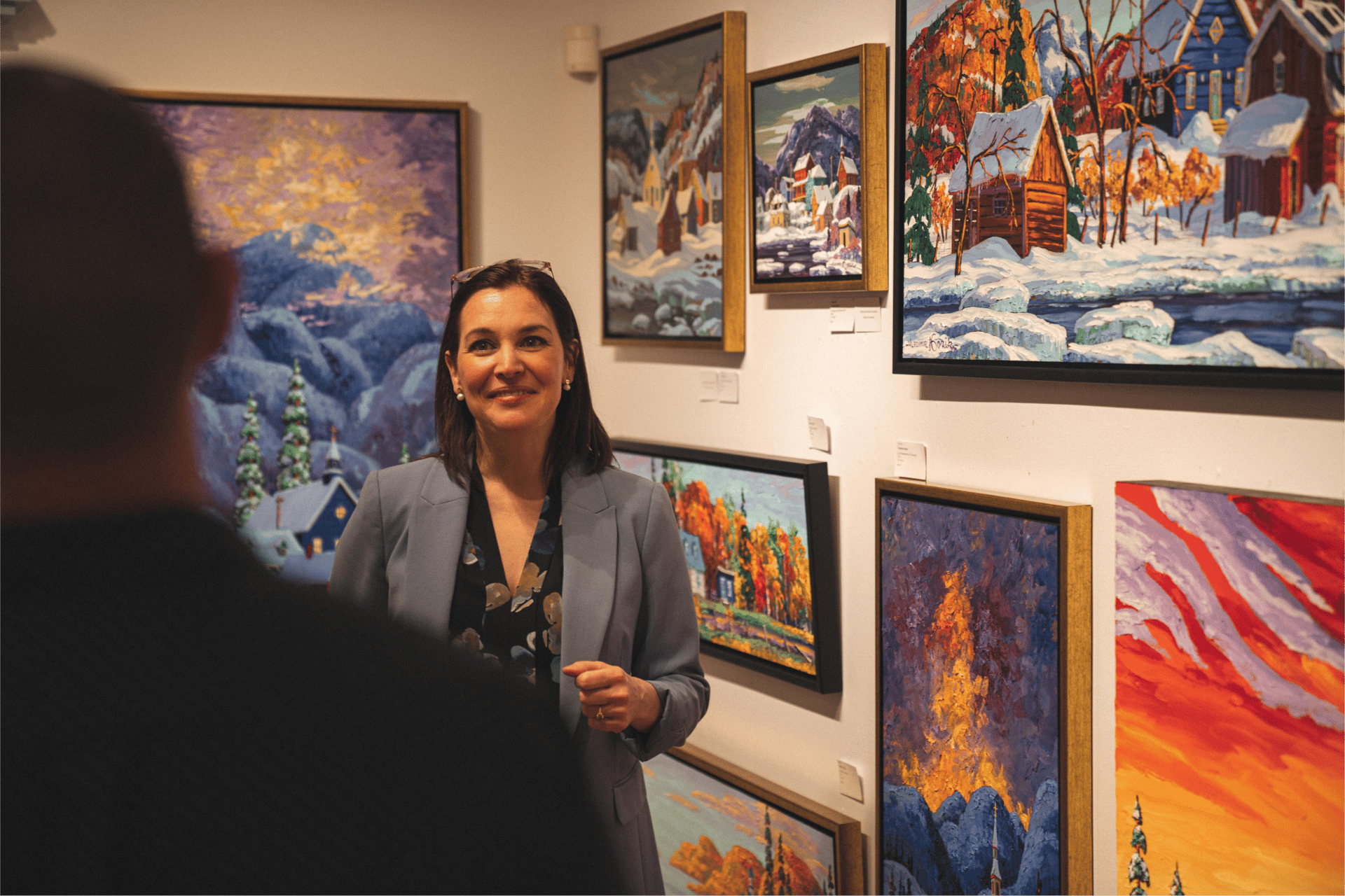 Visual arts, Interior design, Picture frame, Art museum, Exhibition, Vernissage, Jacket, Painting