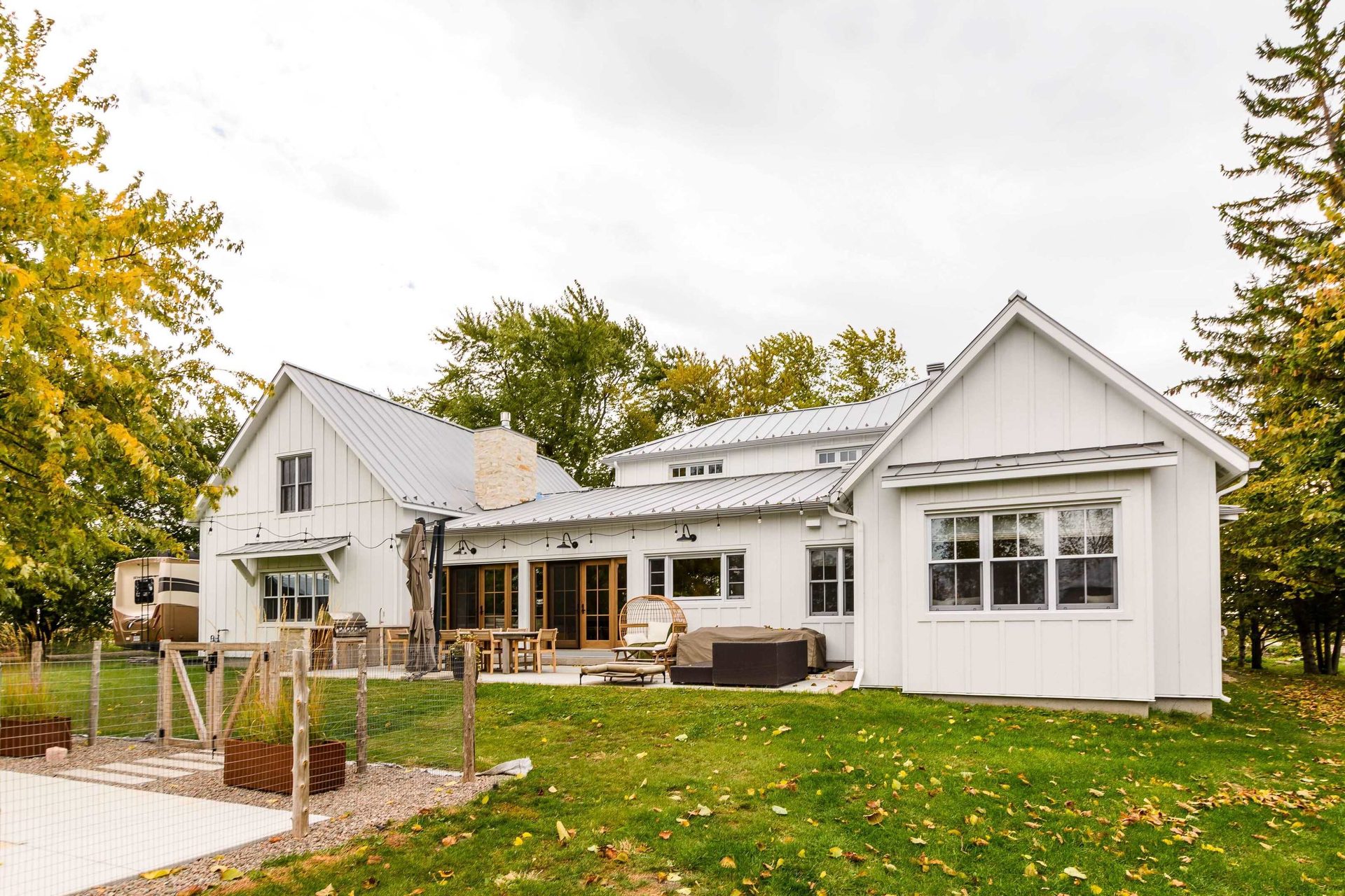 Land lot, Plant, Building, Sky, Window, Cloud, Tree, House, Cottage, Yellow