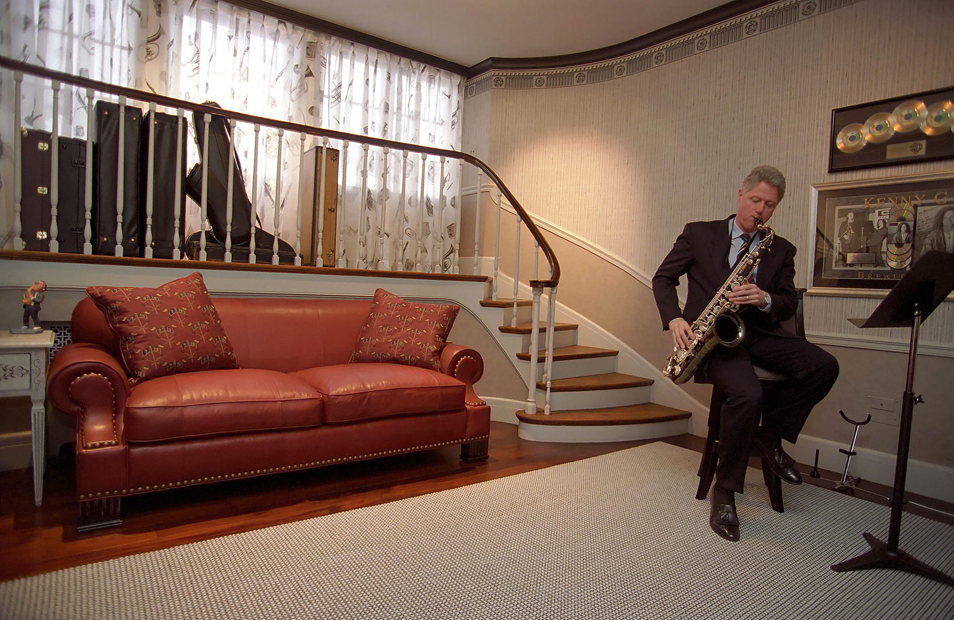 Interior design, Musical instrument, Picture frame, Furniture, Flooring, Couch, Floor, Daybed, Room