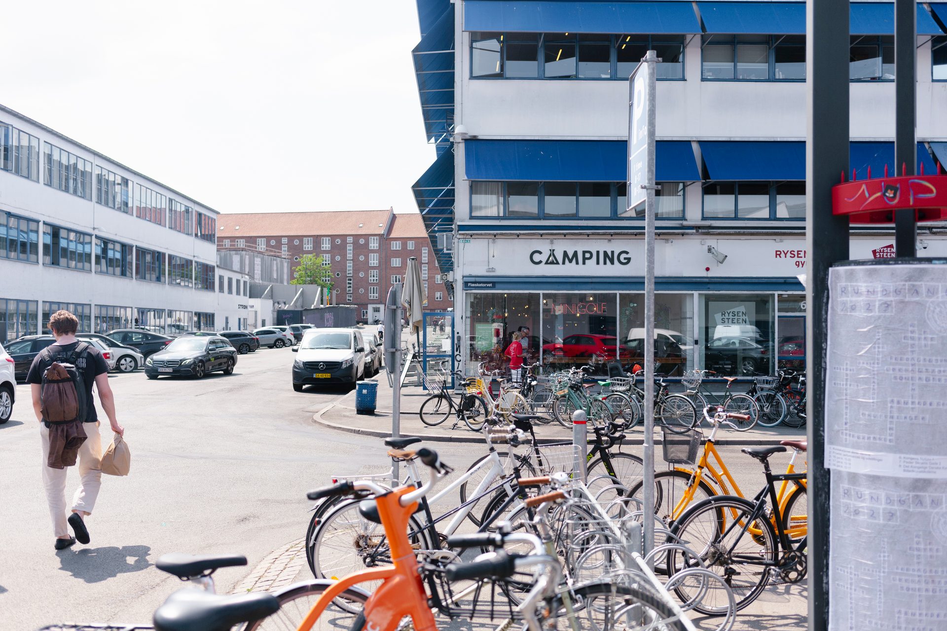 Bicycles--Equipment and supplies, Bicycle frame, Wheel, Tire, Building, Vehicle