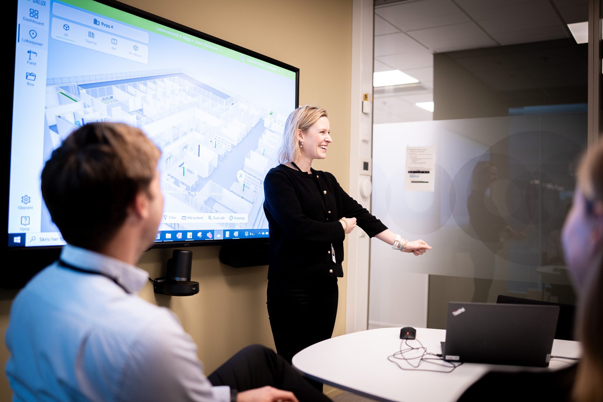 Electronic device, Interior design, White-collar worker, Technology, Computer, Job, Peripheral