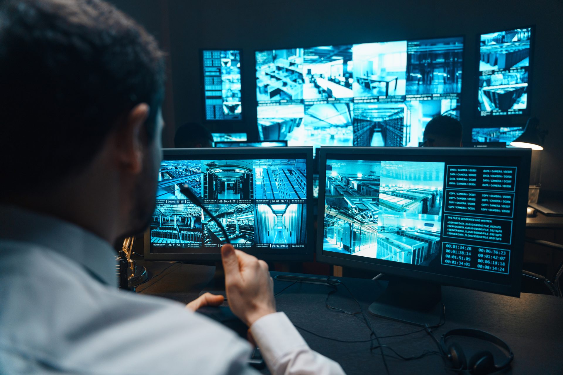 Personal computer, Television set, Audio equipment, Peripheral, Gadget, Desk