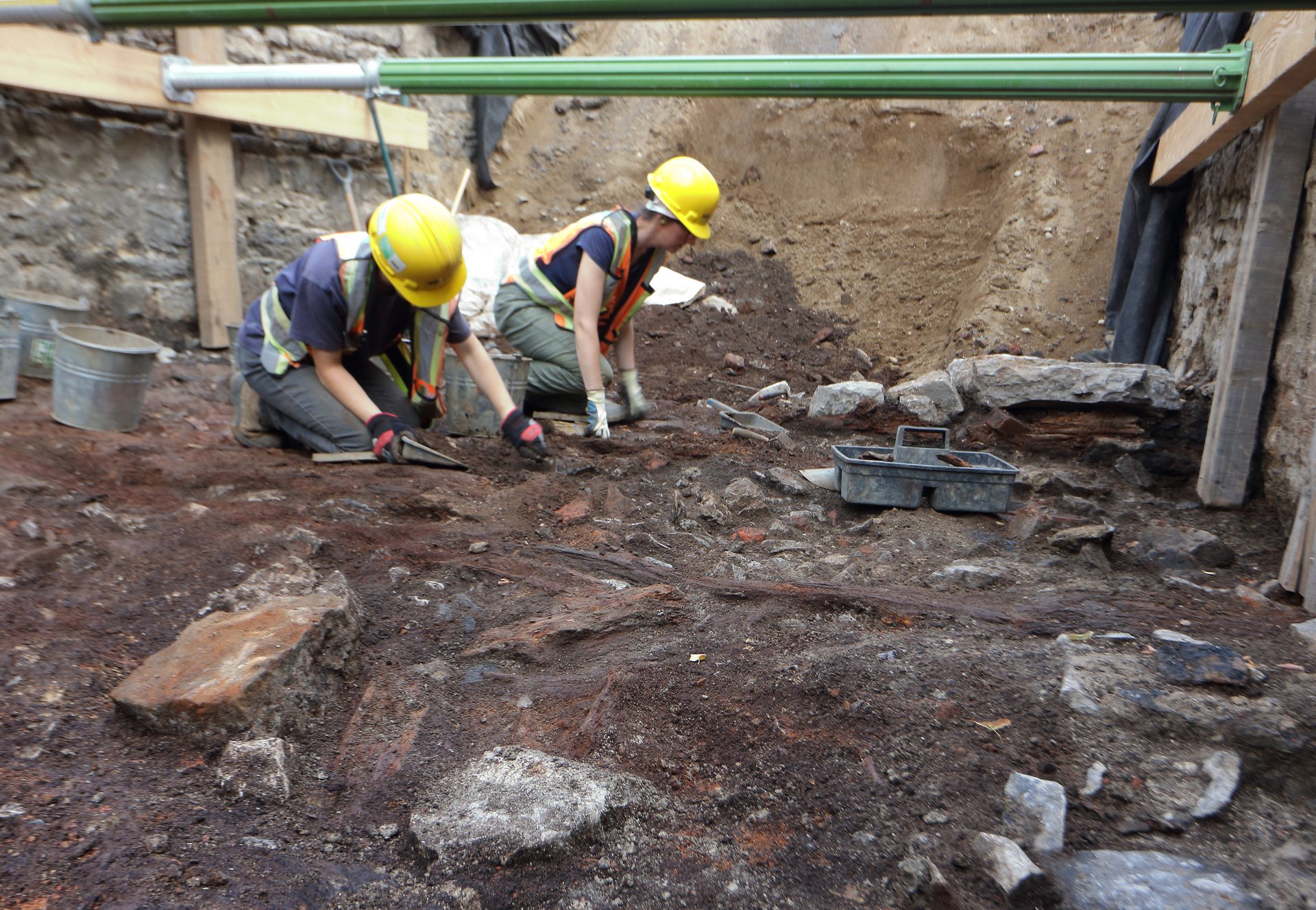 Hard hat, Construction worker, Building material, High-visibility clothing, Tradesman, Helmet, Workwear, Asphalt, Vest