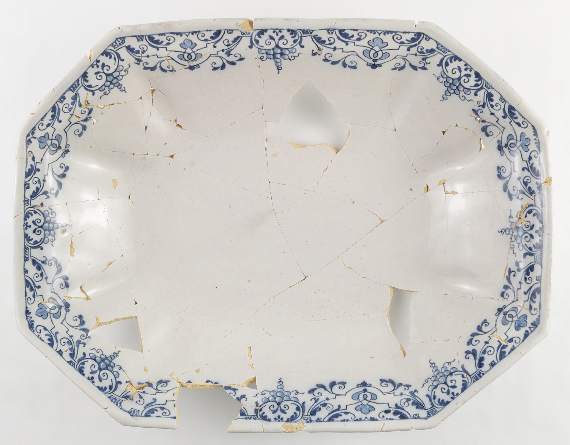 Creative arts, Tableware, Dishware, Plate, Serveware