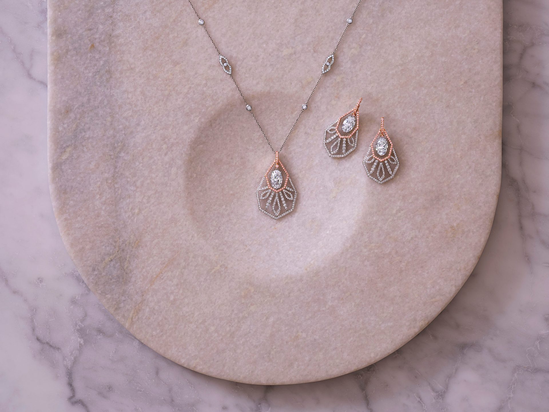 Body jewelry, Necklace, Beige