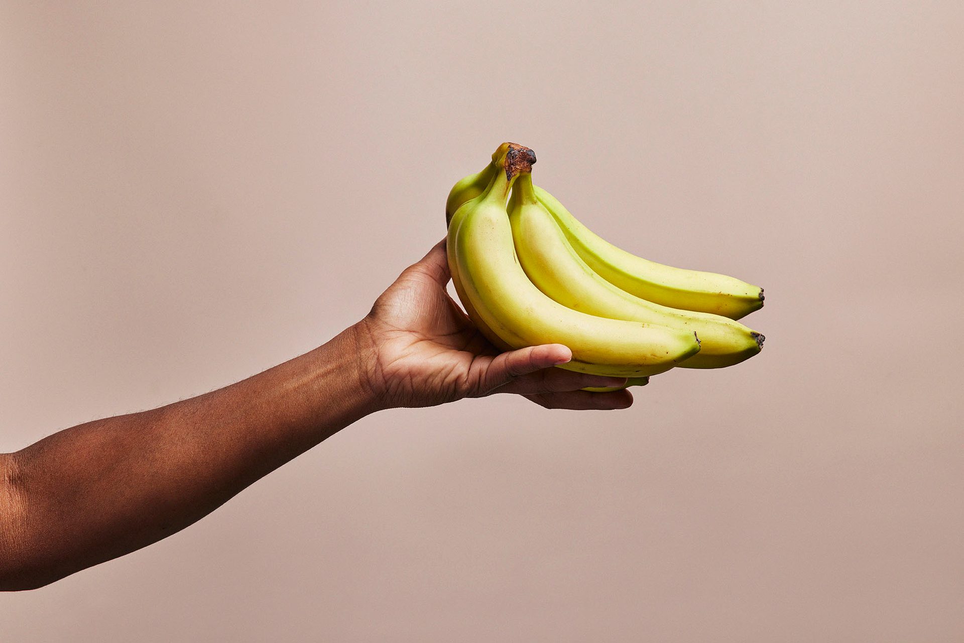 Saba banana, Cooking plantain, Natural foods, Food, Plant, Gesture, Fruit