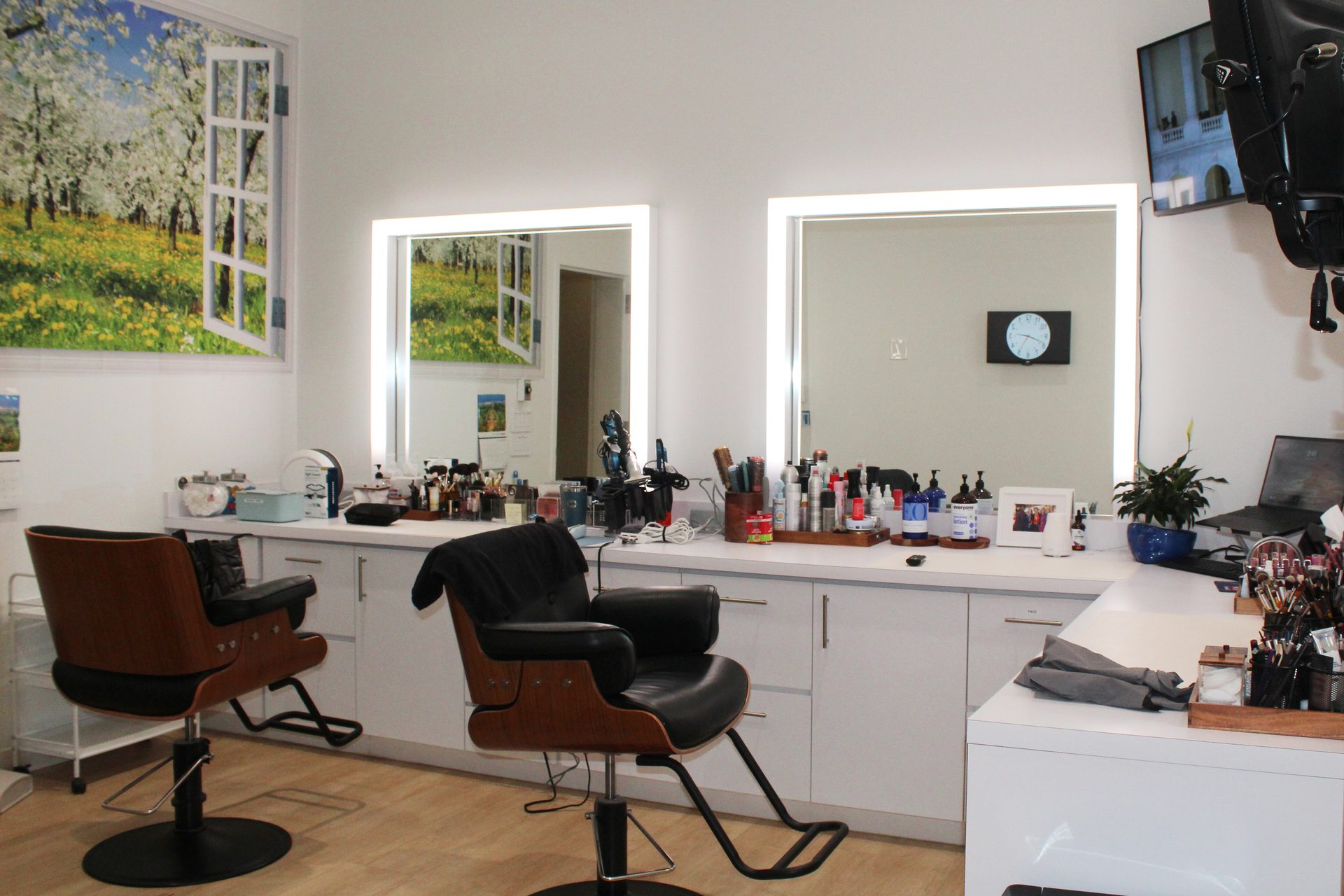 Beauty salon, Interior design, Personal care, Lighting, Furniture, Mirror, Makeover