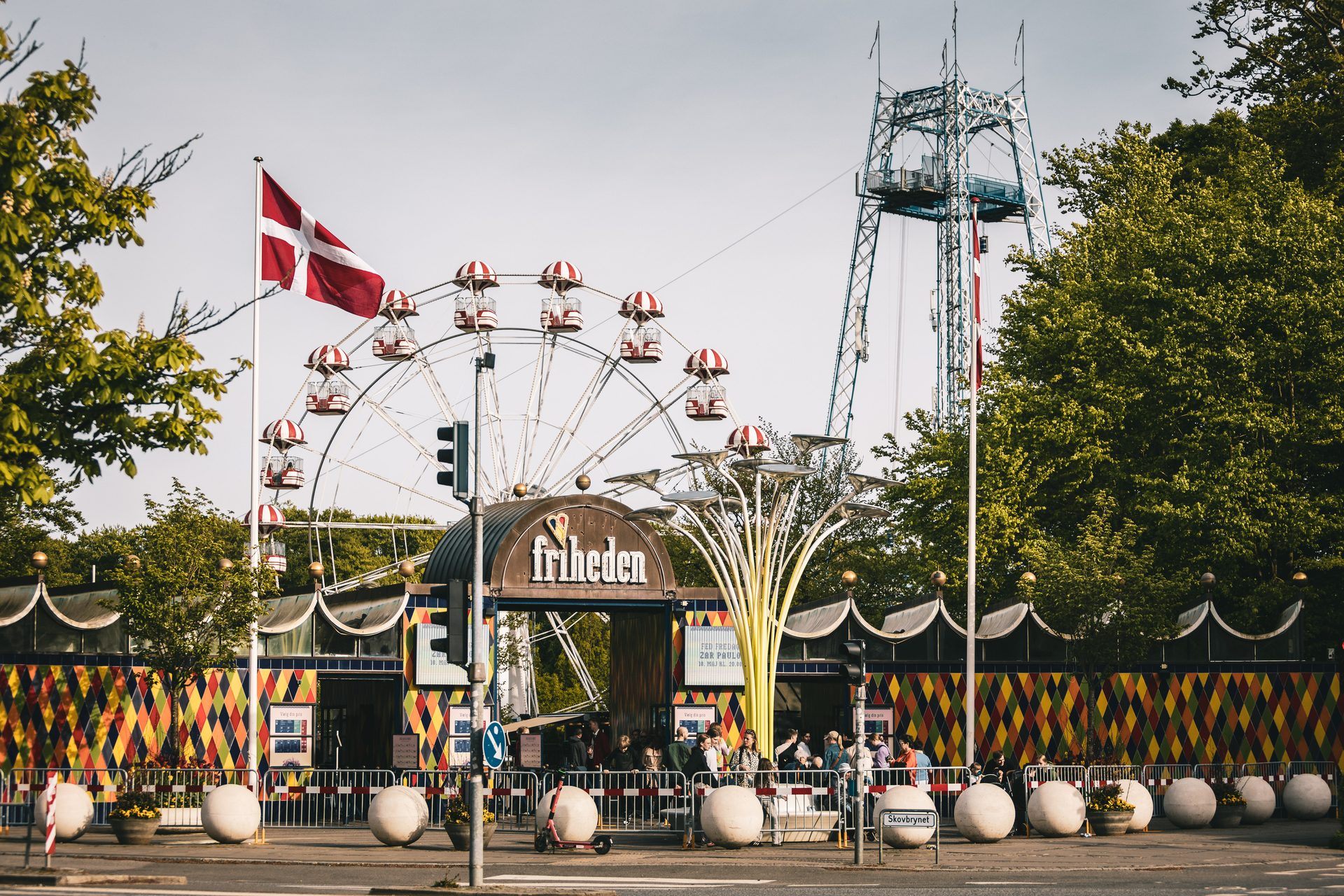 Ferris wheel, Amusement ride, Tourist attraction, Recreation, Fair, pole