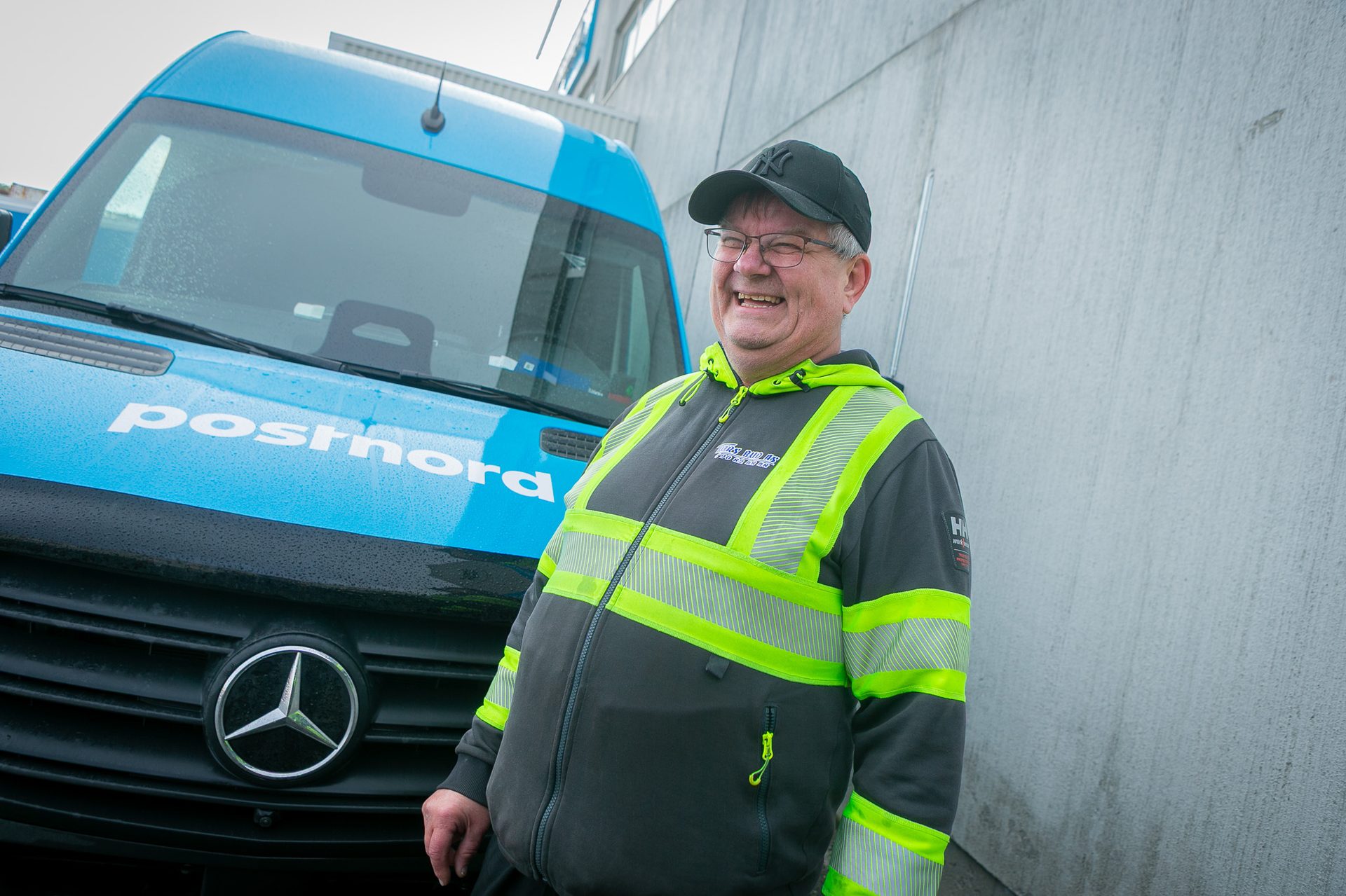 Light commercial vehicle, Automotive Exterior, High-visibility clothing, Workwear