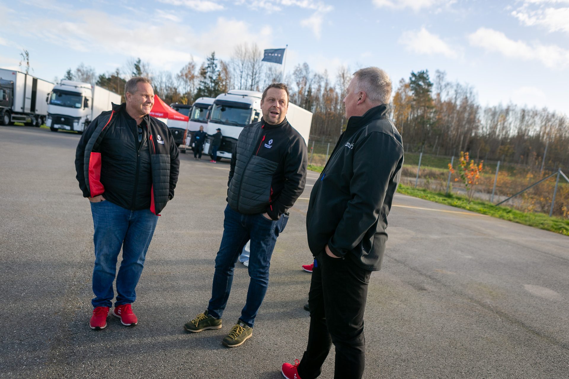Motor vehicle, Road surface, Cloud, Sky, Tire, Plant, Wheel, Asphalt, Tree, Gesture