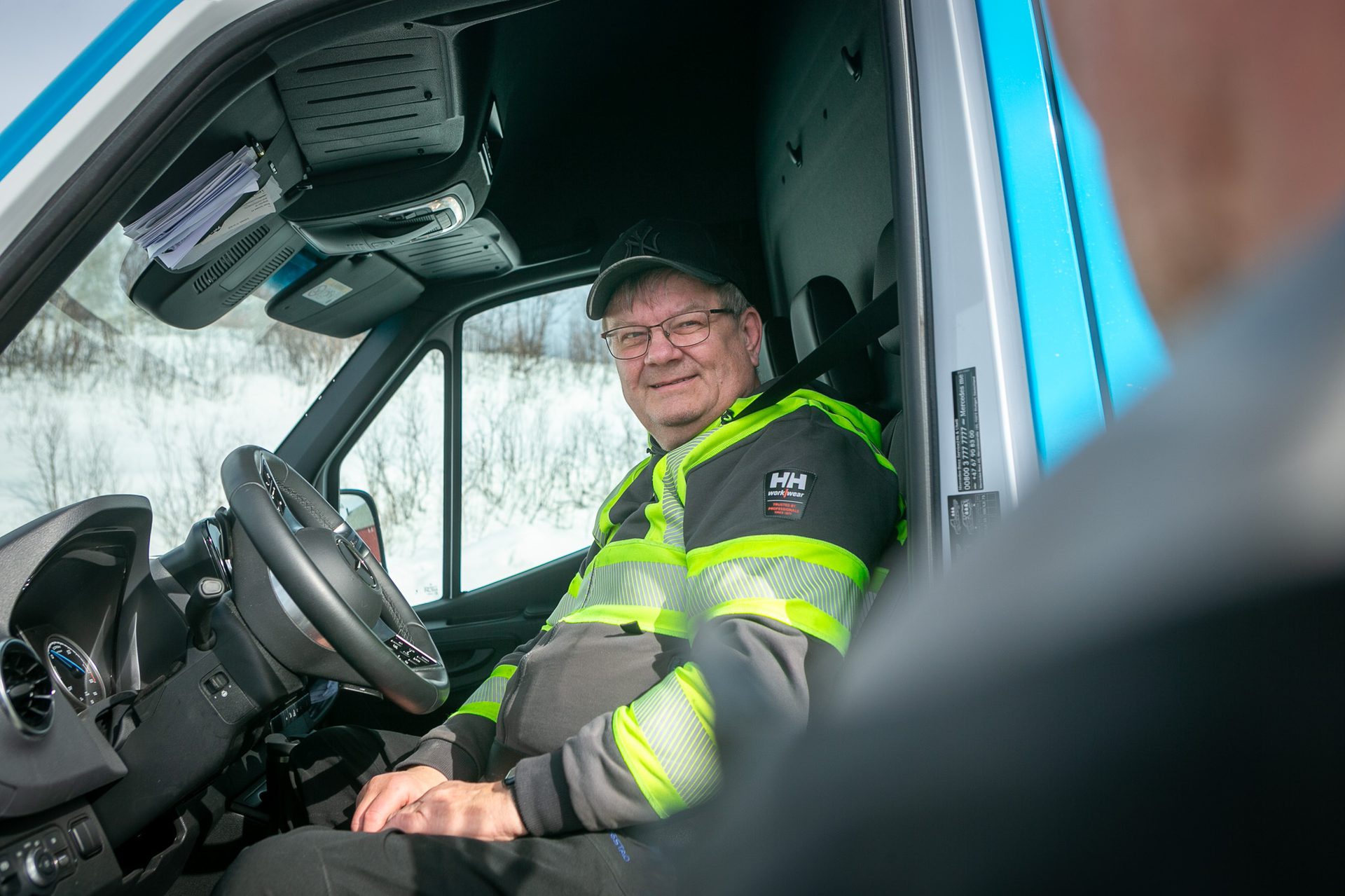 Light commercial vehicle, High-visibility clothing, Workwear, Smile